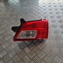 Bagāžnieka vāka labais lukturis priekš SUBARU LEGACY 2010