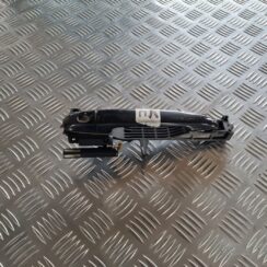 Priekšējāis kreisais durvju rokturis priekš SUBARU LEGACY 2010