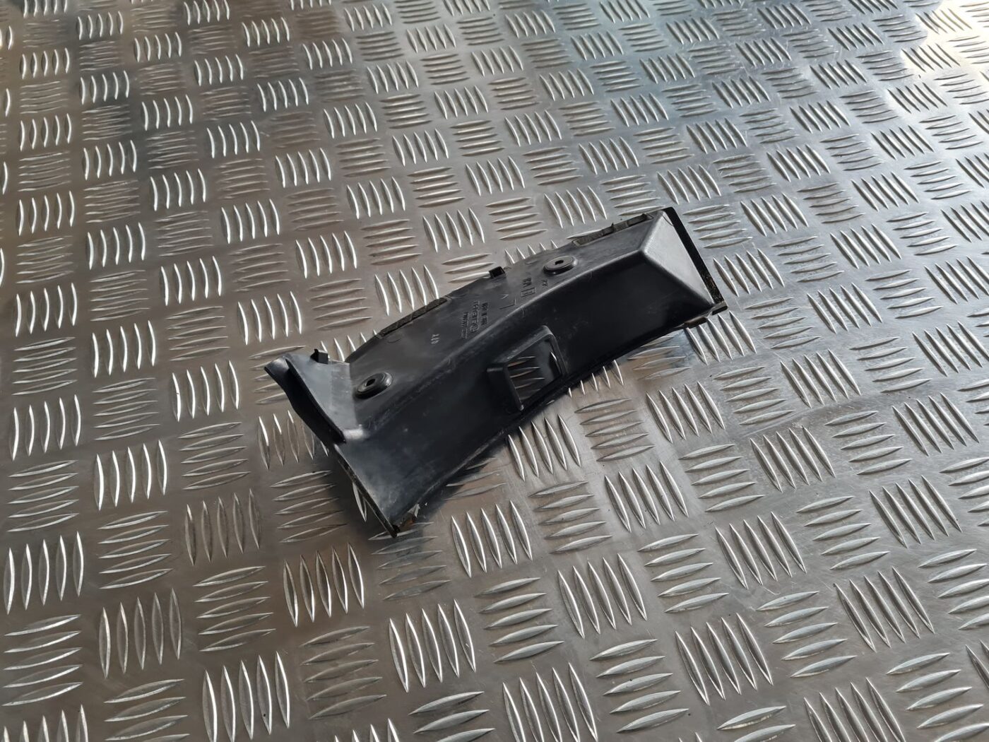 Aizmugures luktura stiprinājums priekš SUBARU LEGACY 2010