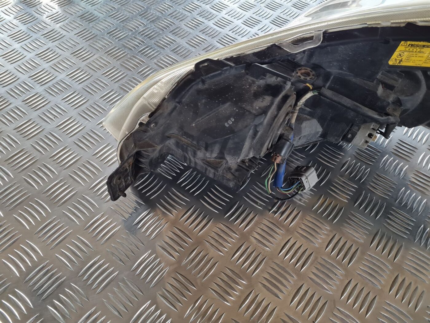 Priekšējais labais lukturis priekš SUBARU LEGACY 2010