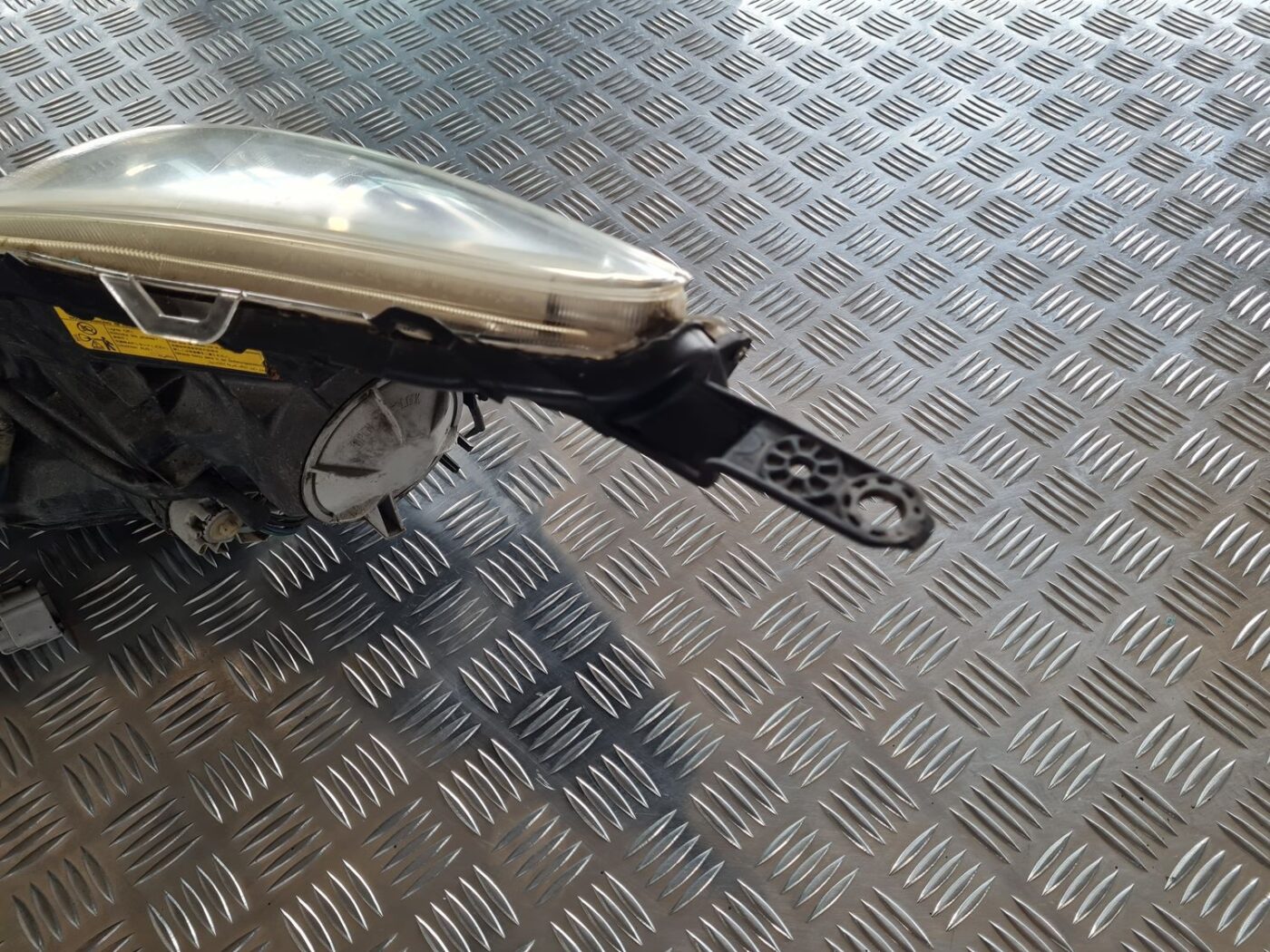 Priekšējais labais lukturis priekš SUBARU LEGACY 2010