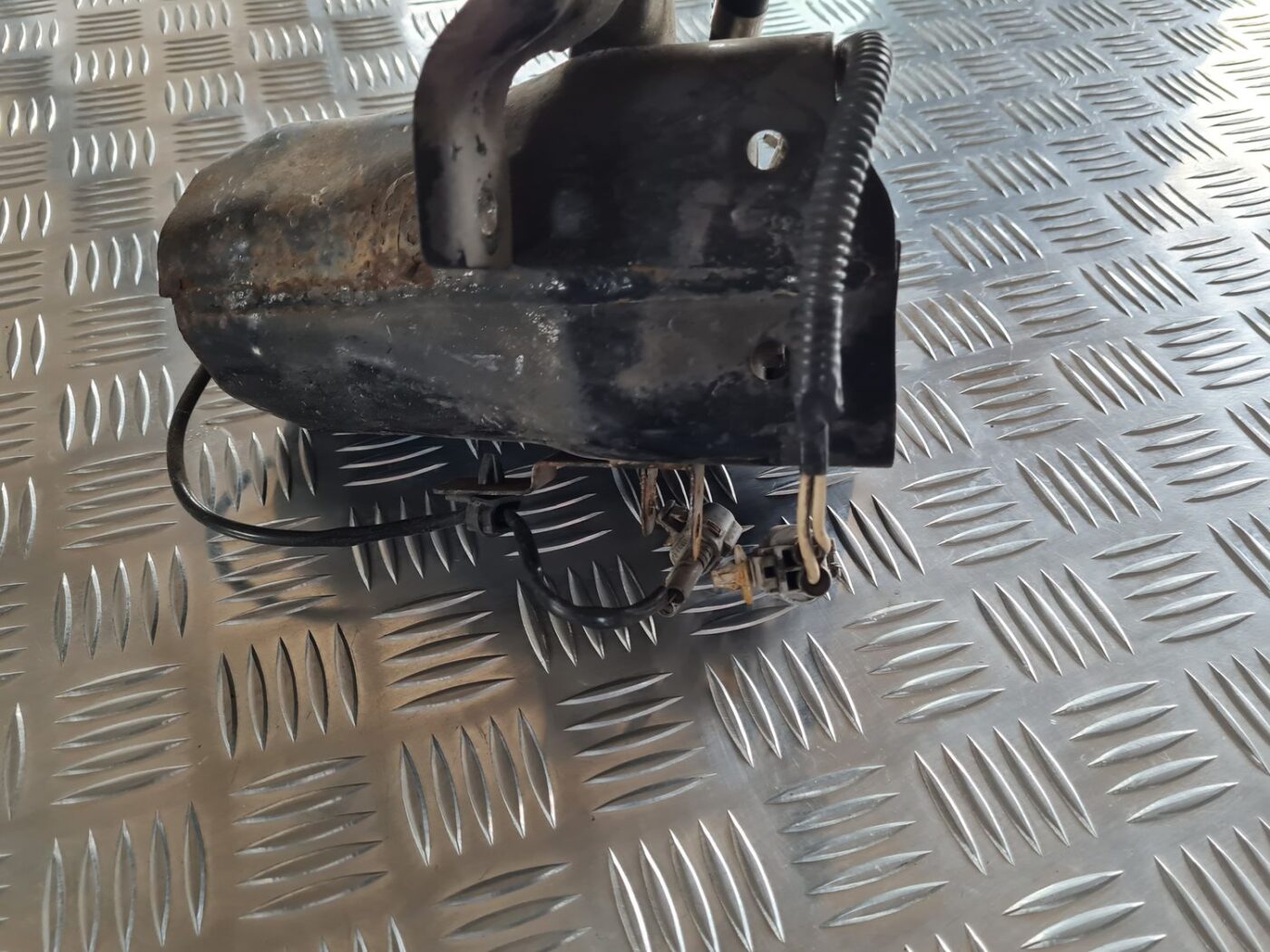 Degvielas filtra korpuss priekš SUBARU LEGACY 2010 2 Degvielas filtra korpuss priekš SUBARU LEGACY 2010