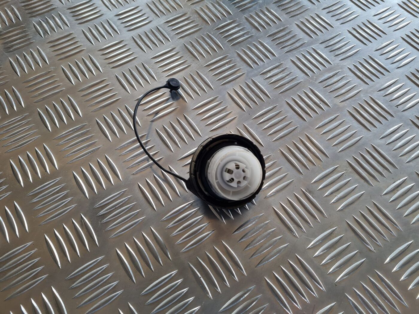 Degvielas uzpildes korķis priekš SUBARU LEGACY 2010 3 Degvielas uzpildes korķis priekš SUBARU LEGACY 2010