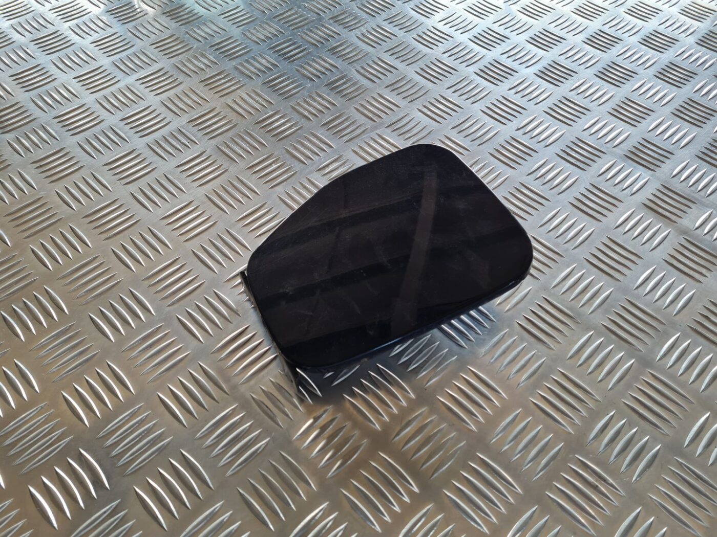 Degvielas tvertnes vāks priekš SUBARU LEGACY 2010