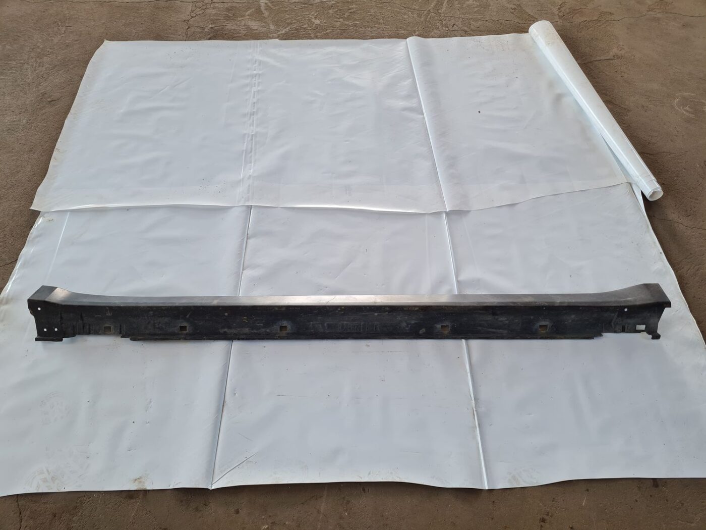 Ārēja sliekšņa kreisa uzlika priekš SUBARU LEGACY 2010 5 Ārēja sliekšņa kreisa uzlika priekš SUBARU LEGACY 2010