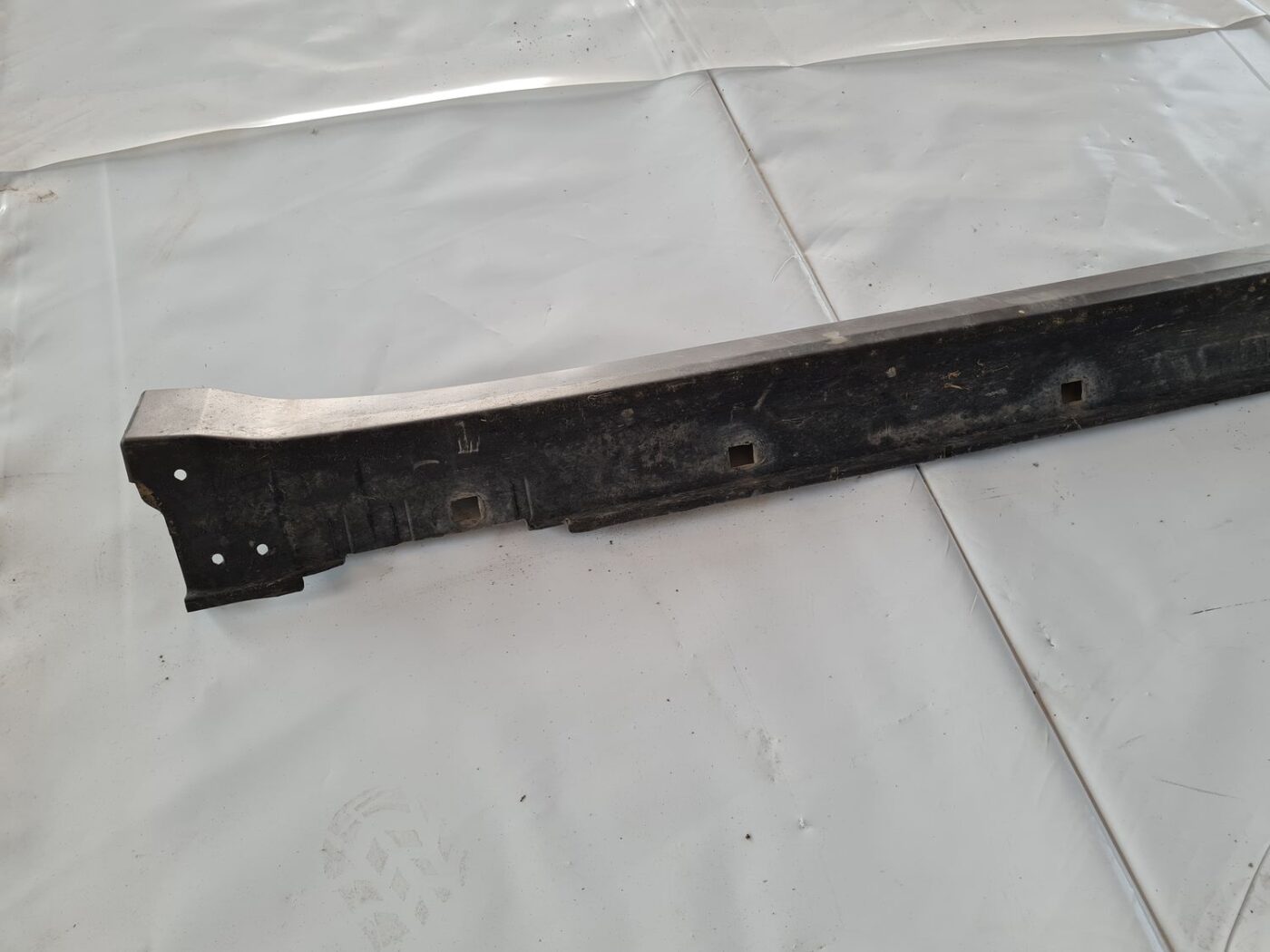 Ārēja sliekšņa kreisa uzlika priekš SUBARU LEGACY 2010 4 Ārēja sliekšņa kreisa uzlika priekš SUBARU LEGACY 2010