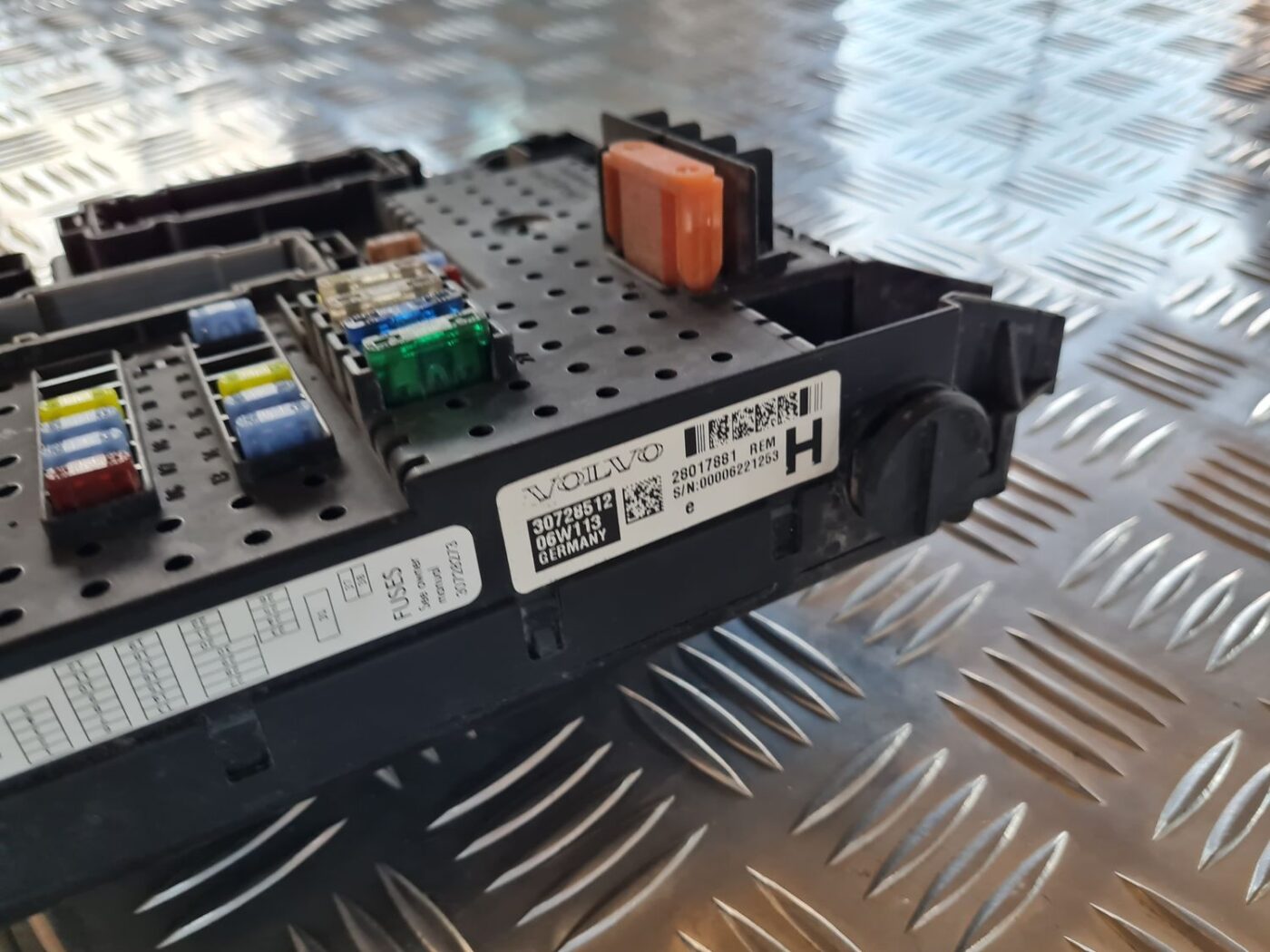 Drošinātāju bloks priekš VOLVO V70 2006