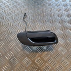 Priekšējāis labais durvju rokturis priekš VOLVO V70 2006