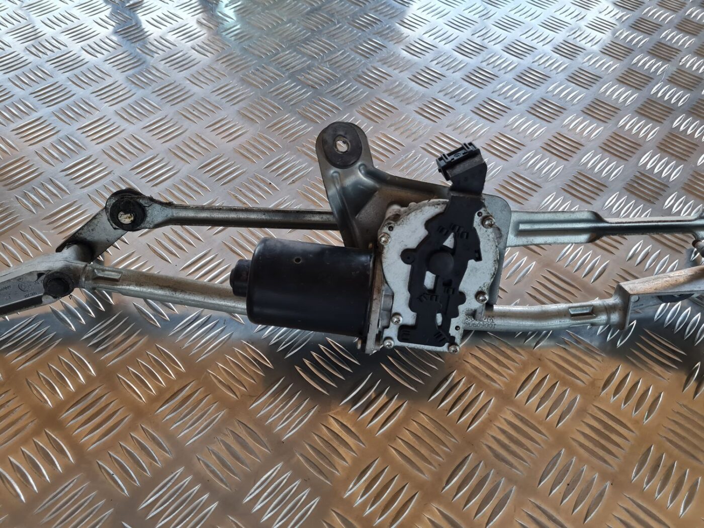 Vējstikla tīrīšanas mehānisms priekš VOLVO V70 2006