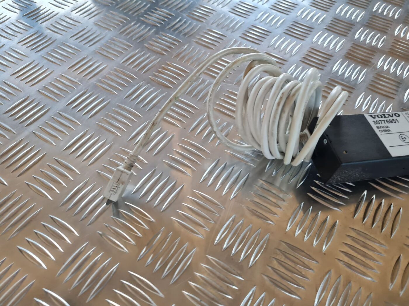 Ipod adapteris priekš VOLVO V70 2006 4 Ipod adapteris priekš VOLVO V70 2006