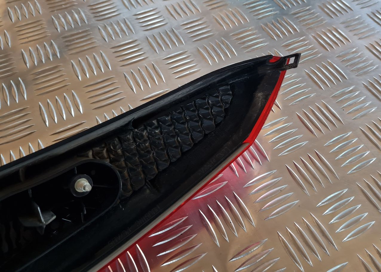 Aizmugurējais kreisais lukturis priekš VOLVO V70 2006