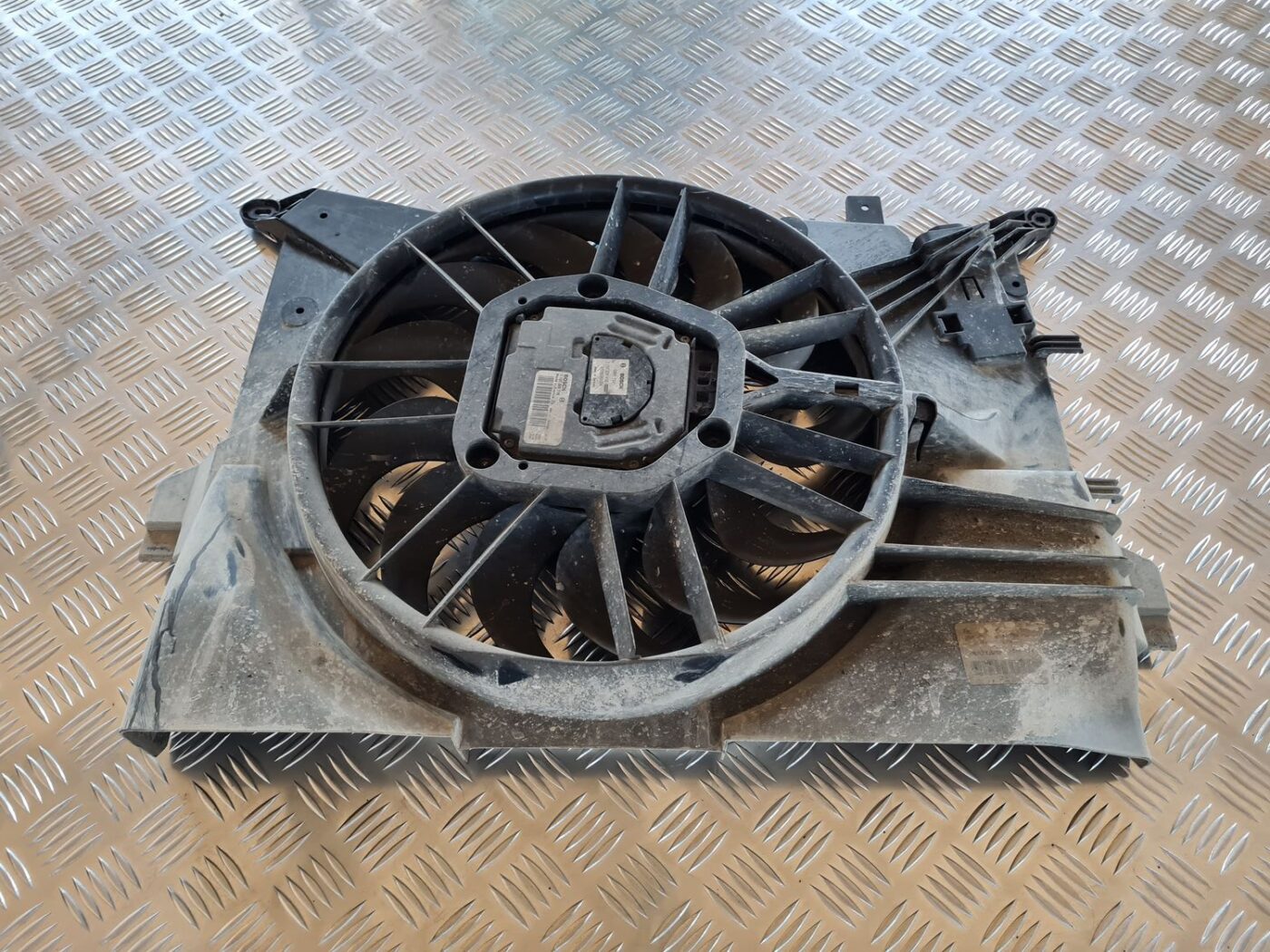 Dzesēšanas radiatora ventilators priekš VOLVO V70 2006