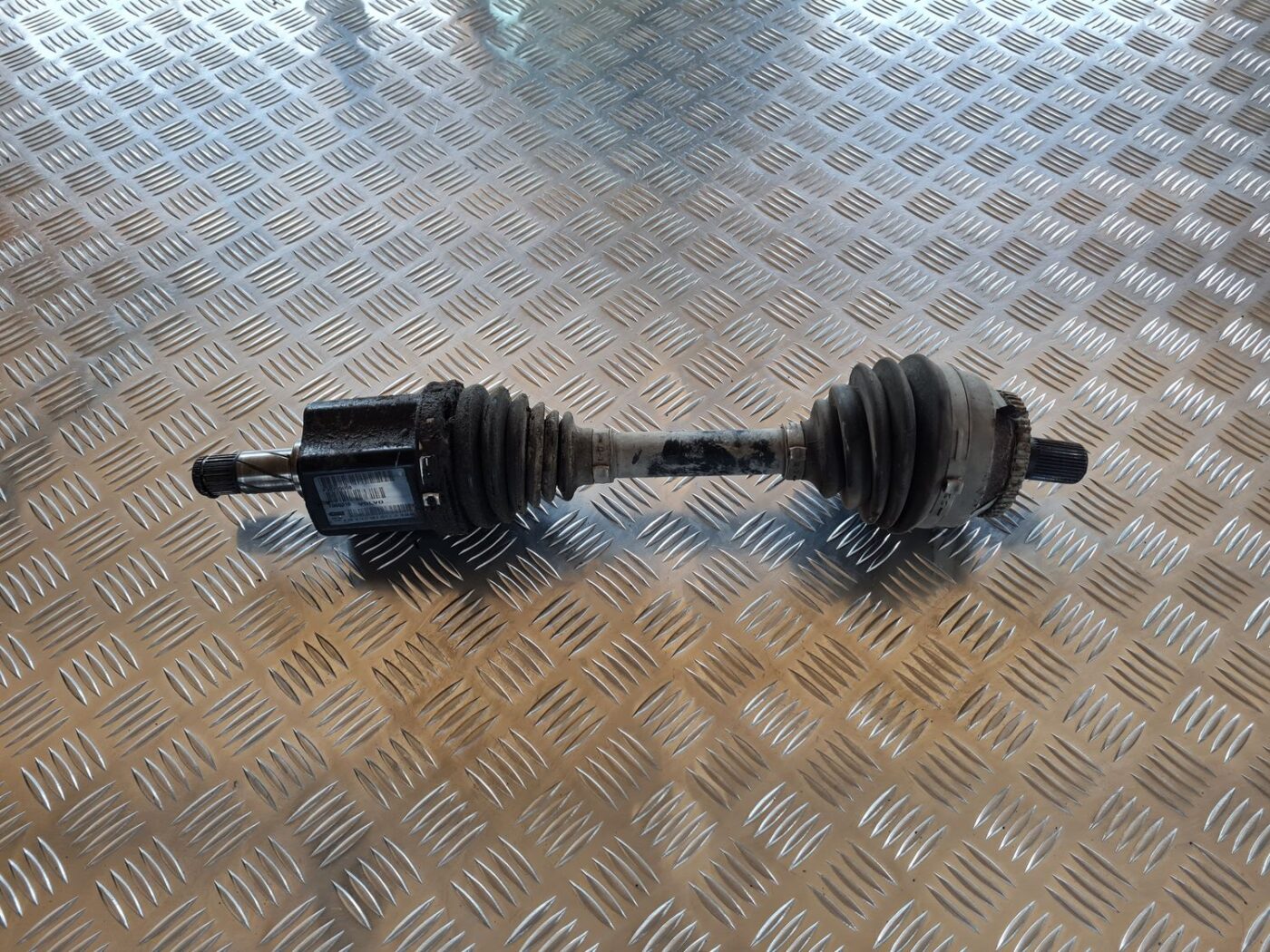 Pusass priekšējā kreisā priekš VOLVO V70 2006