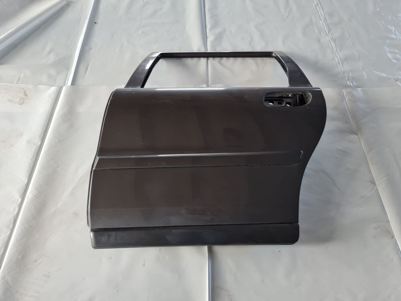 Aizmugurējās kreisās durvis priekš VOLVO V70 2006 1 Aizmugurējās kreisās durvis priekš VOLVO V70 2006