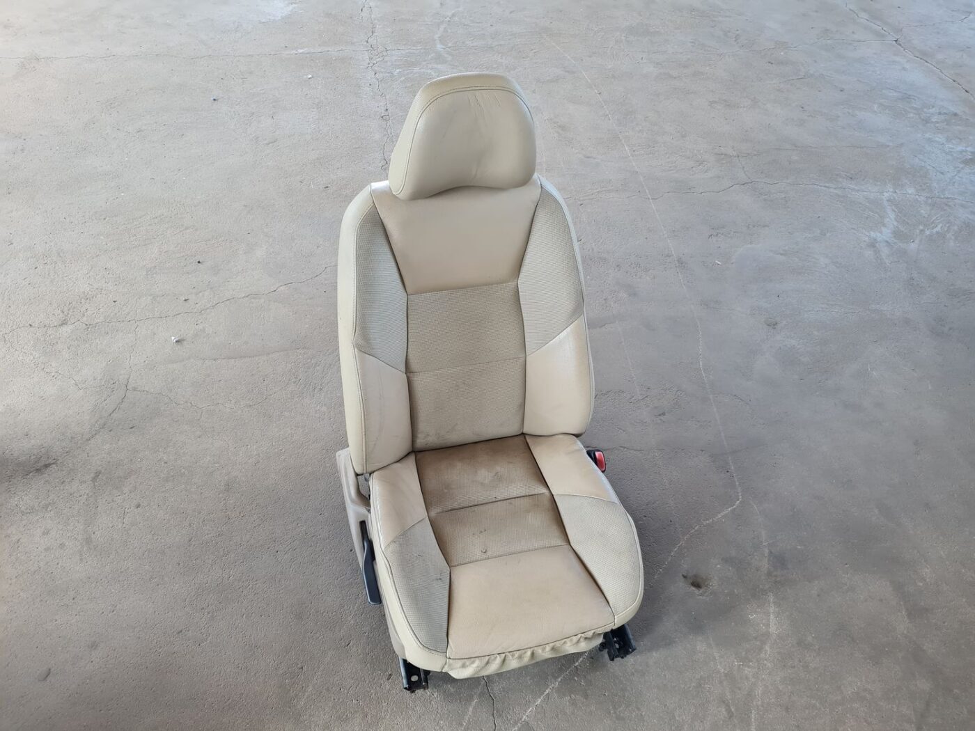 Priekšējais labais sēdeklis priekš VOLVO V70 2006