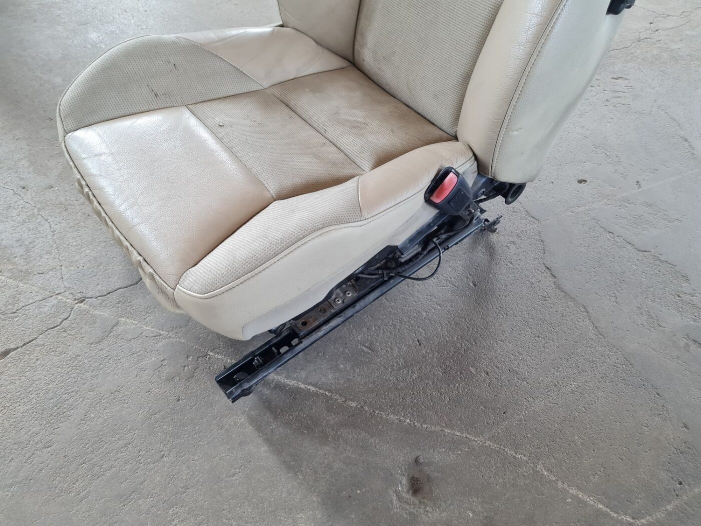 Priekšējais labais sēdeklis priekš VOLVO V70 2006