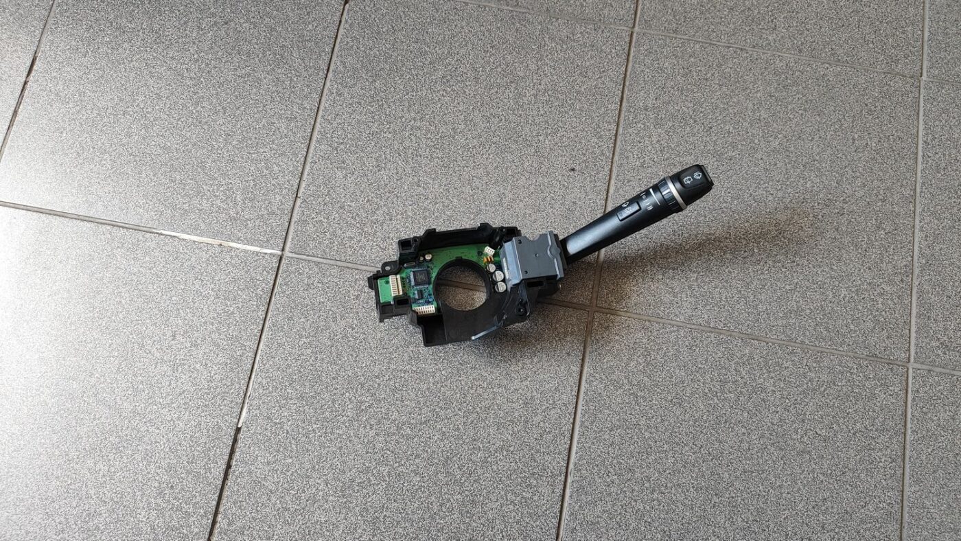 Stikla tīrītāja slēdzis priekš VOLVO V70 2006 1 Stikla tīrītāja slēdzis priekš VOLVO V70 2006