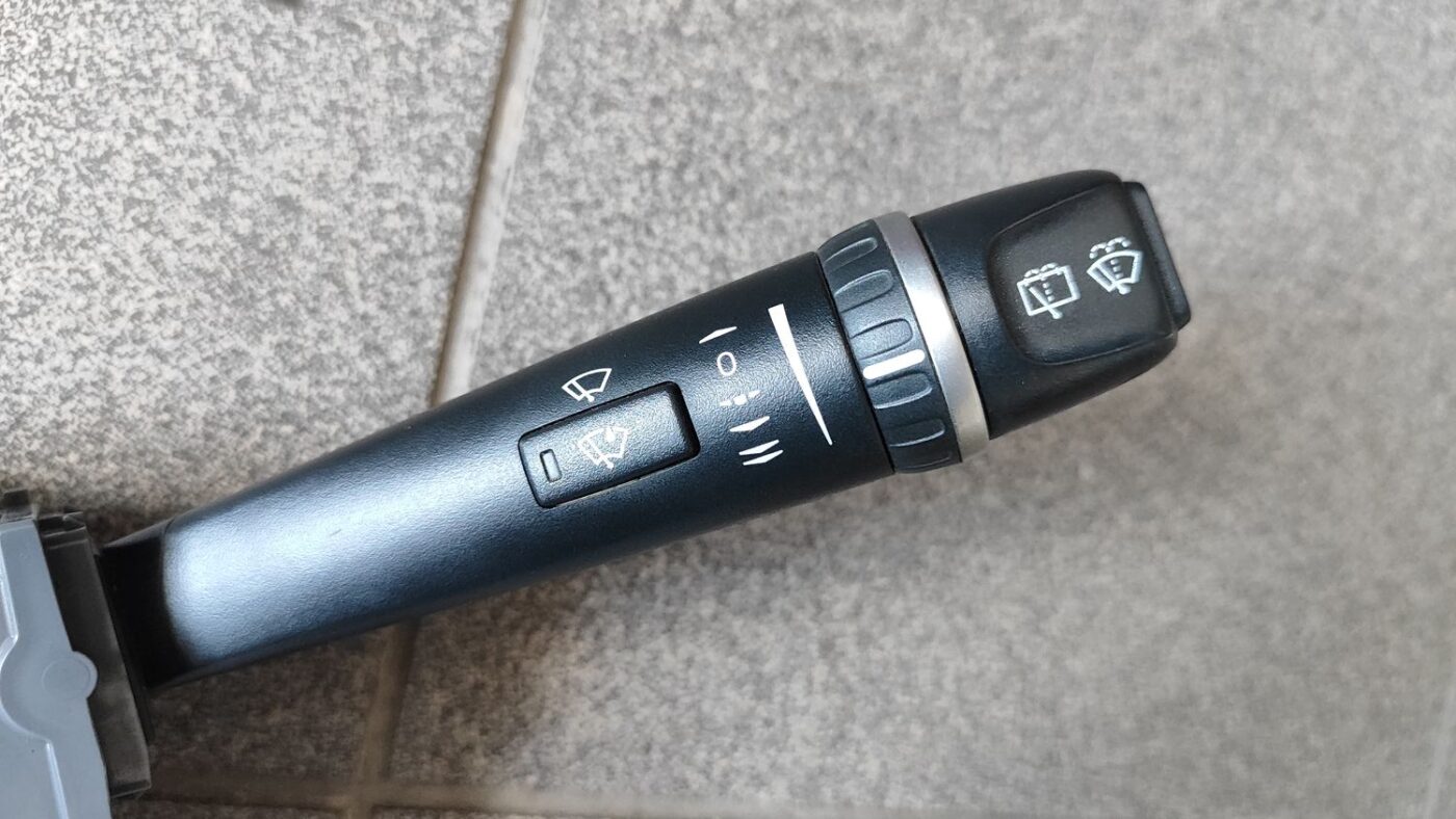 Stikla tīrītāja slēdzis priekš VOLVO V70 2006 9 Stikla tīrītāja slēdzis priekš VOLVO V70 2006