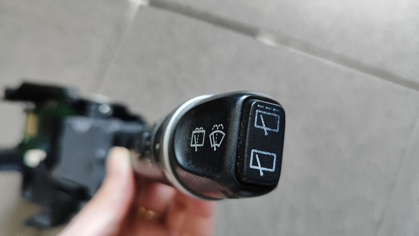 Stikla tīrītāja slēdzis priekš VOLVO V70 2006 3 Stikla tīrītāja slēdzis priekš VOLVO V70 2006