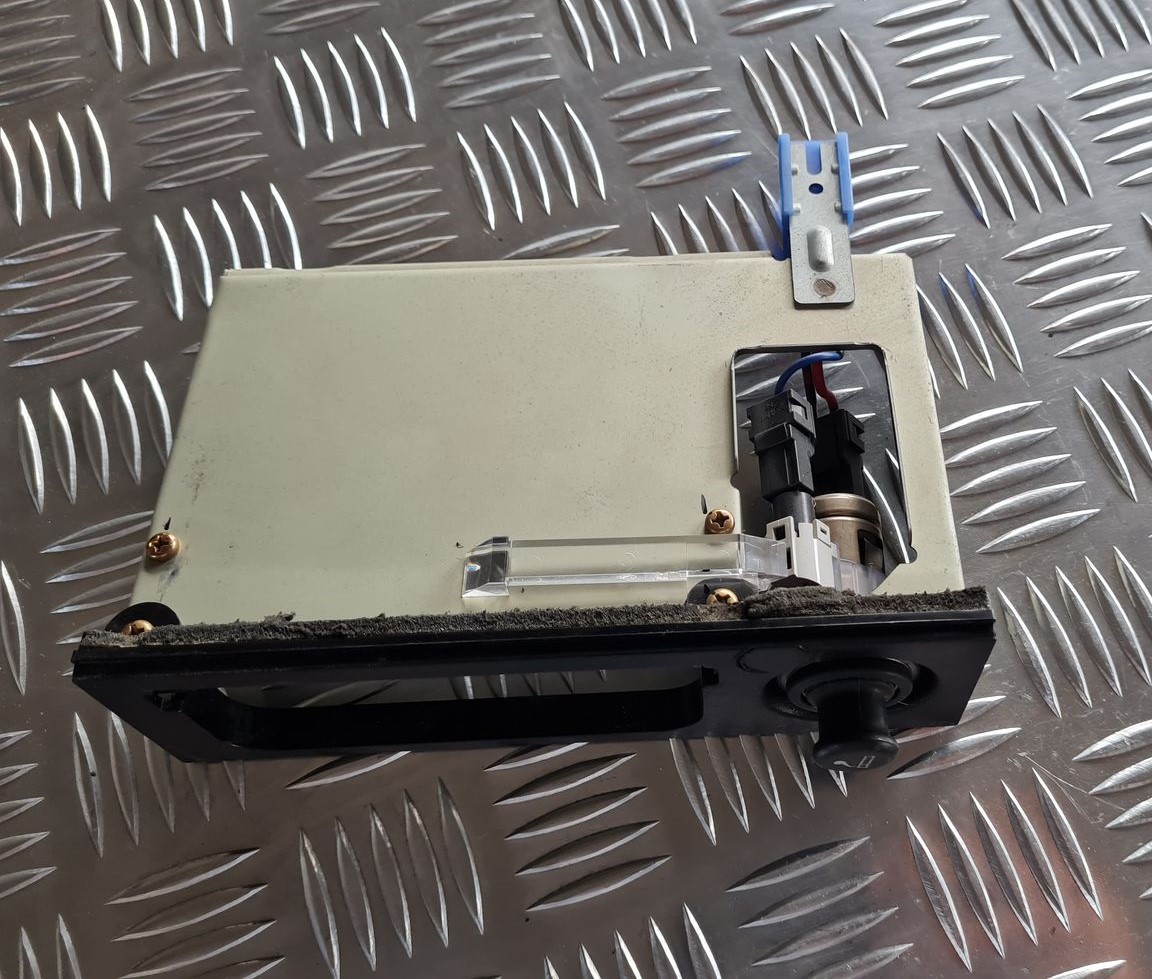 Cigarešu aizdedzināmais priekš NISSAN X-TRAIL 2002