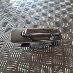 Aizmugurējais kreisais durvju rokturis priekš NISSAN X-TRAIL 2002