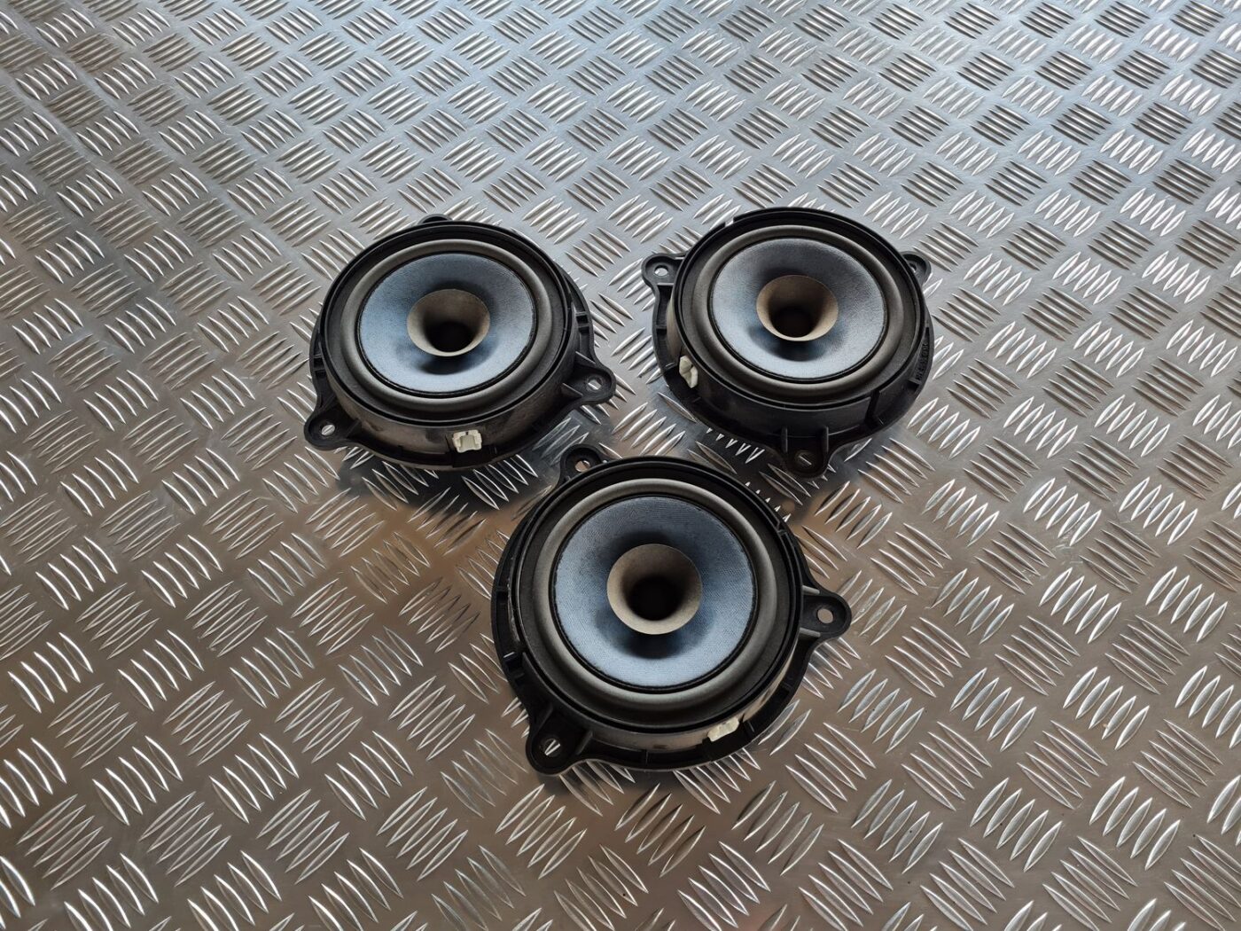 Durvju skaļrunis, apakšā priekš NISSAN X-TRAIL 2002