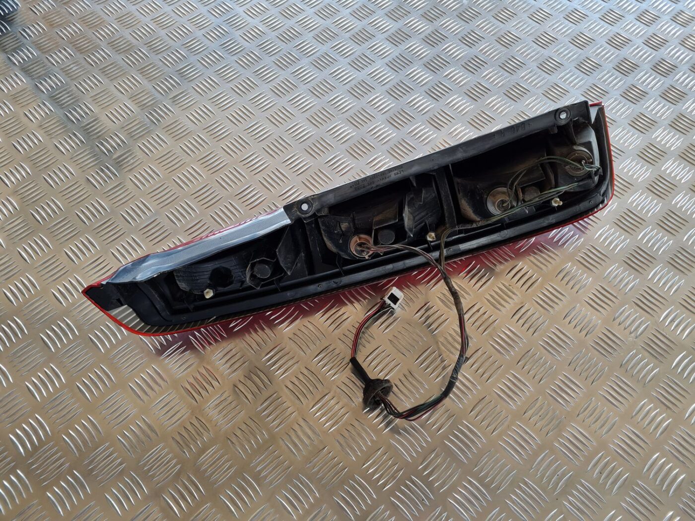 Aizmugurējais labais lukturis priekš NISSAN X-TRAIL 2002 6 Aizmugurējais labais lukturis priekš NISSAN X-TRAIL 2002