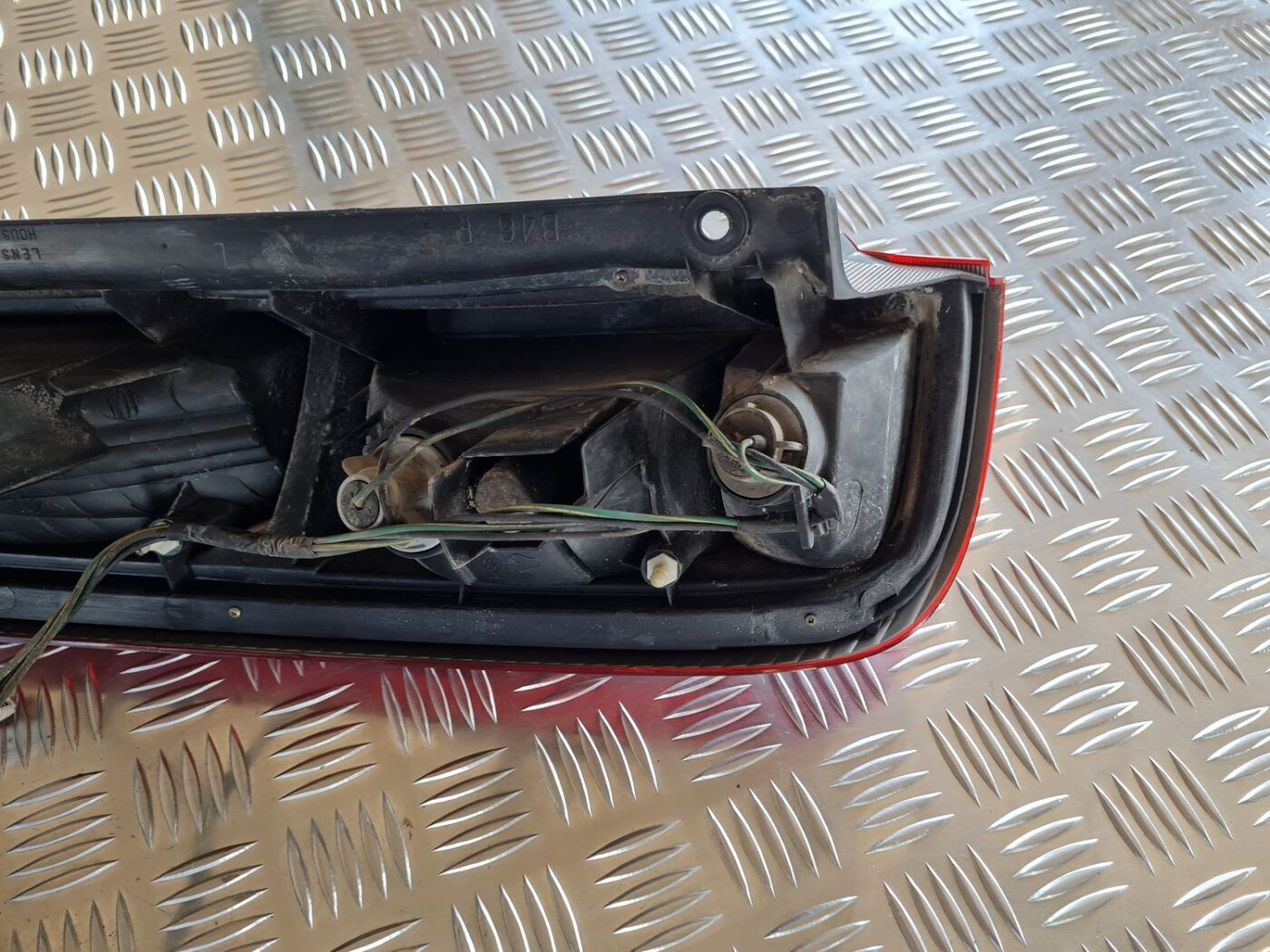 Aizmugurējais labais lukturis priekš NISSAN X-TRAIL 2002 3 Aizmugurējais labais lukturis priekš NISSAN X-TRAIL 2002