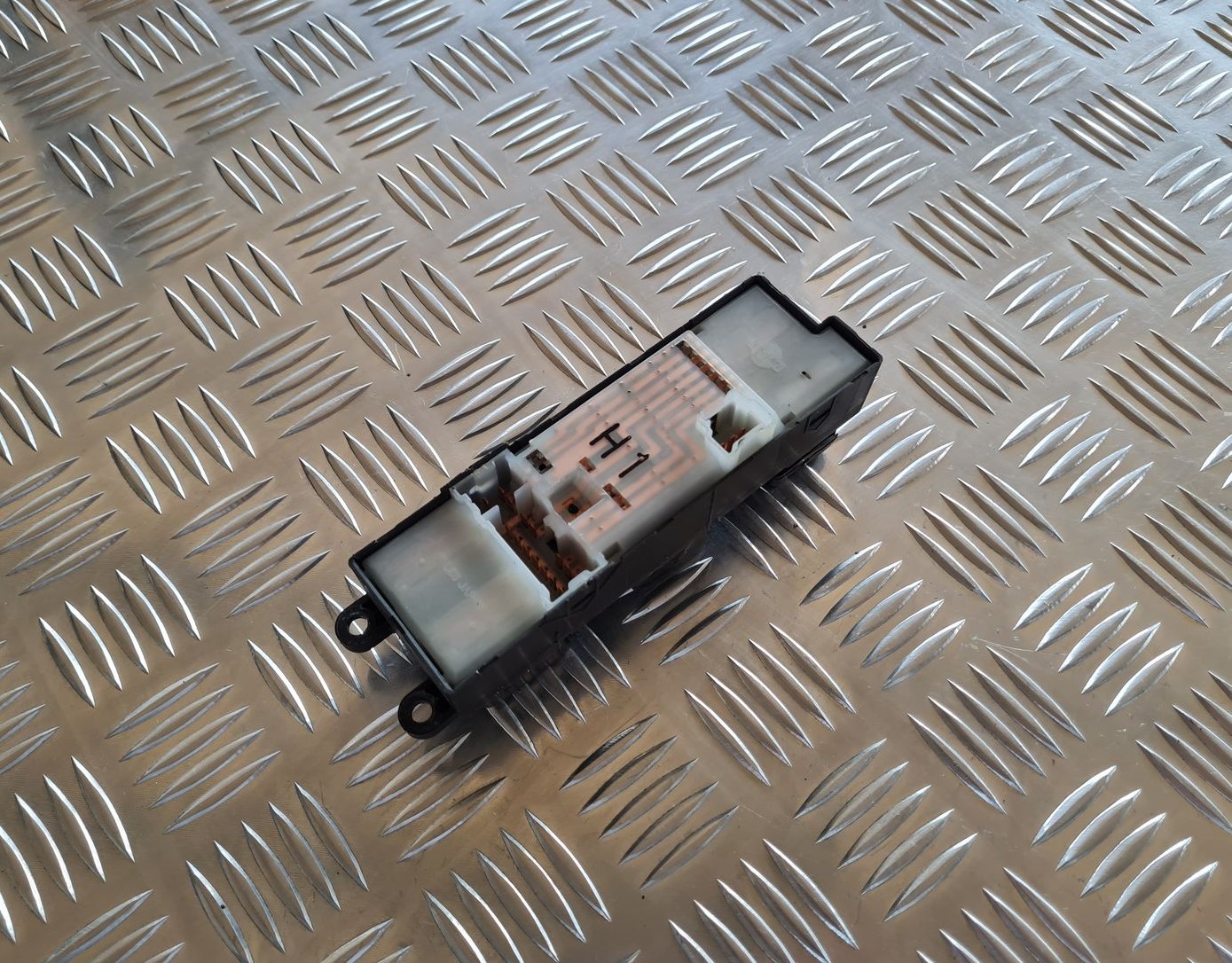 Šofera durvju slēdža pogas priekš NISSAN X-TRAIL 2002 2 Šofera durvju slēdža pogas priekš NISSAN X-TRAIL 2002