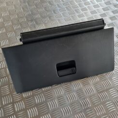 Mantu glabāšanas nodalījums pasažiera pusē priekš NISSAN X-TRAIL 2002