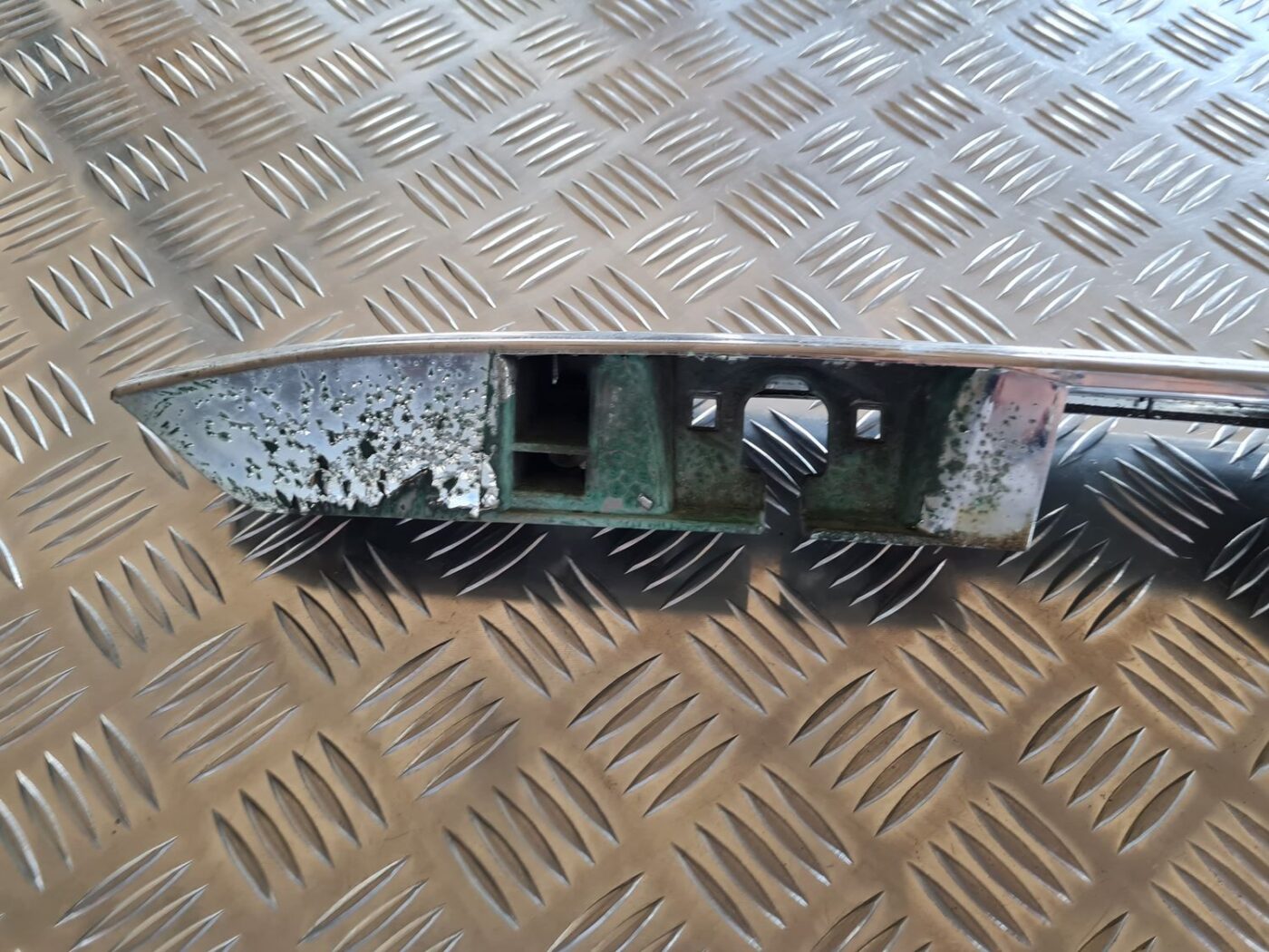 Numura zīmes gaismas uzlika komplektā priekš NISSAN X-TRAIL 2002