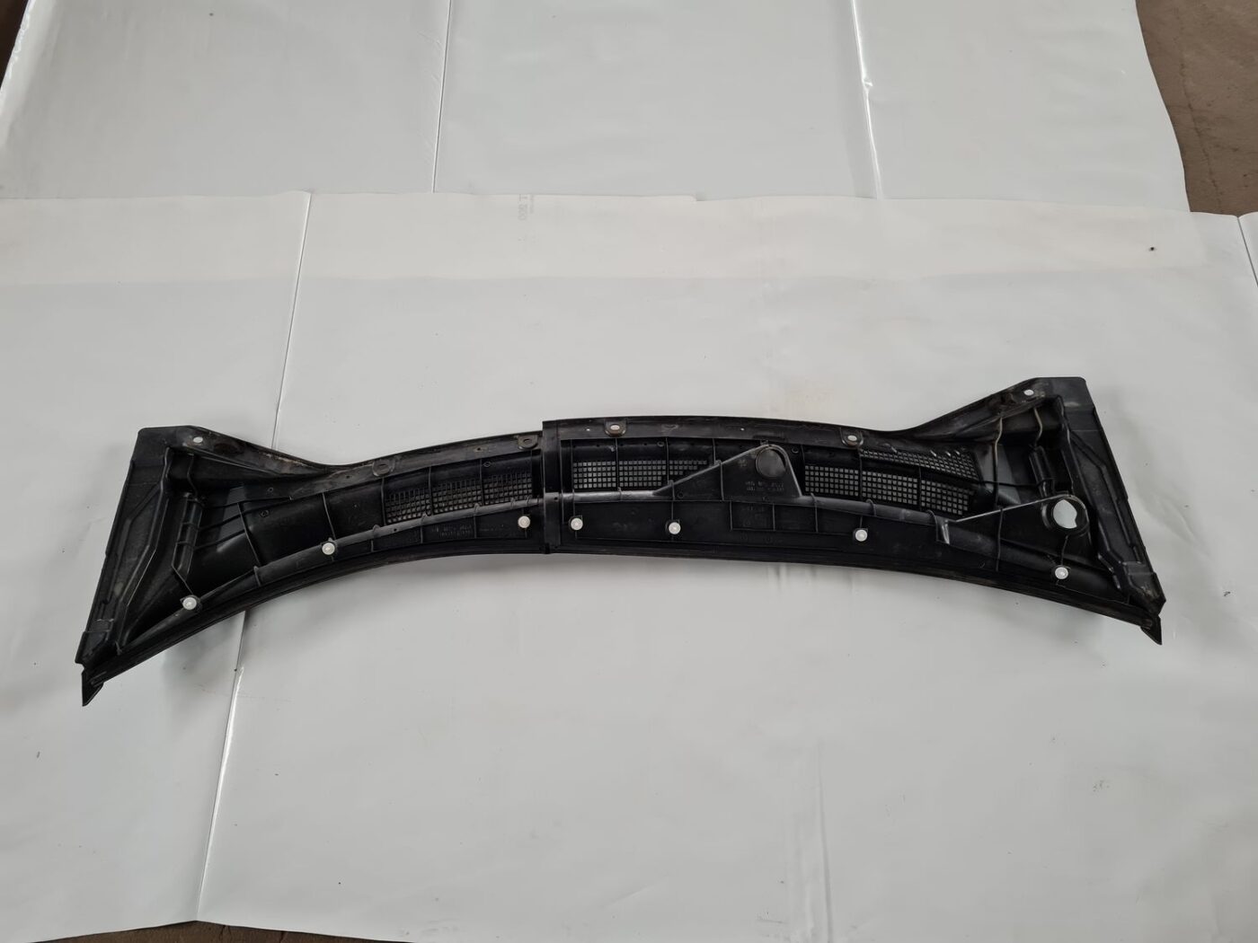 Vējstikla uzlikas (deflektora) režģis priekš NISSAN X-TRAIL 2002 2 Vējstikla uzlikas (deflektora) režģis priekš NISSAN X-TRAIL 2002