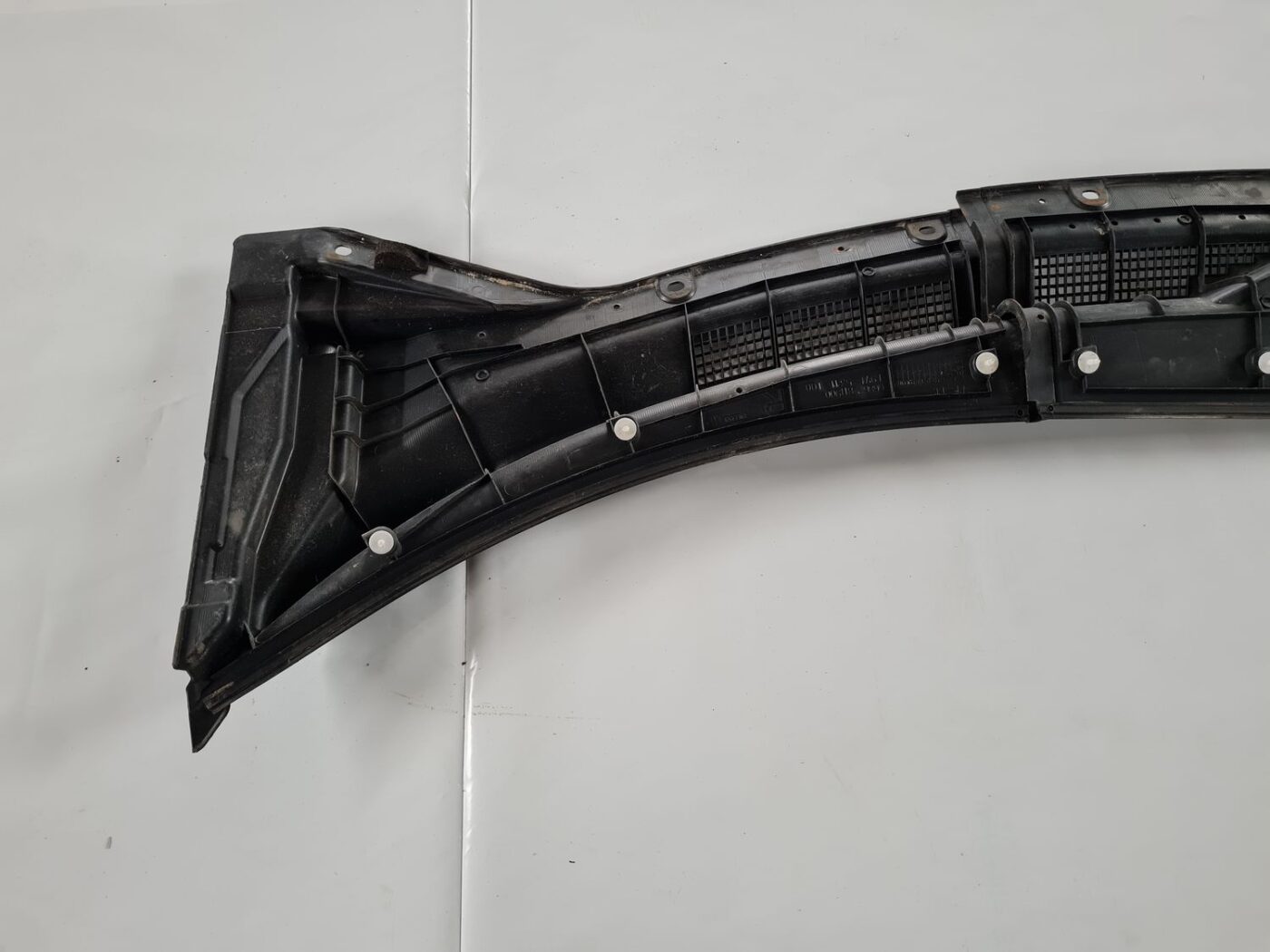 Vējstikla uzlikas (deflektora) režģis priekš NISSAN X-TRAIL 2002 6 Vējstikla uzlikas (deflektora) režģis priekš NISSAN X-TRAIL 2002