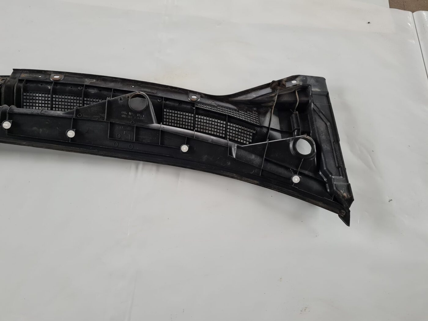 Vējstikla uzlikas (deflektora) režģis priekš NISSAN X-TRAIL 2002 5 Vējstikla uzlikas (deflektora) režģis priekš NISSAN X-TRAIL 2002