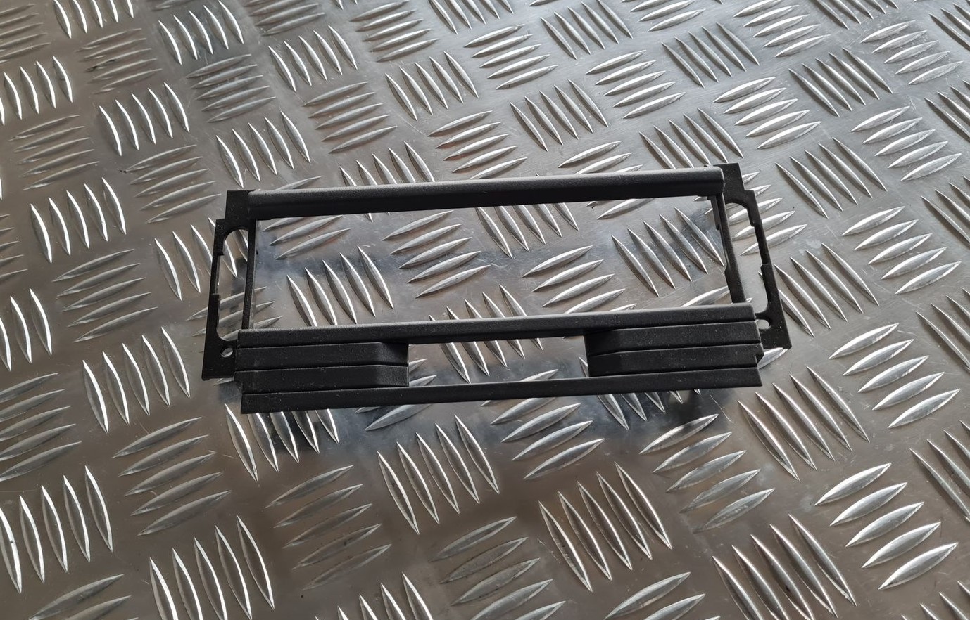 Mērinstrumentu paneļa dekoratīvais rāmis priekš NISSAN X-TRAIL 2002