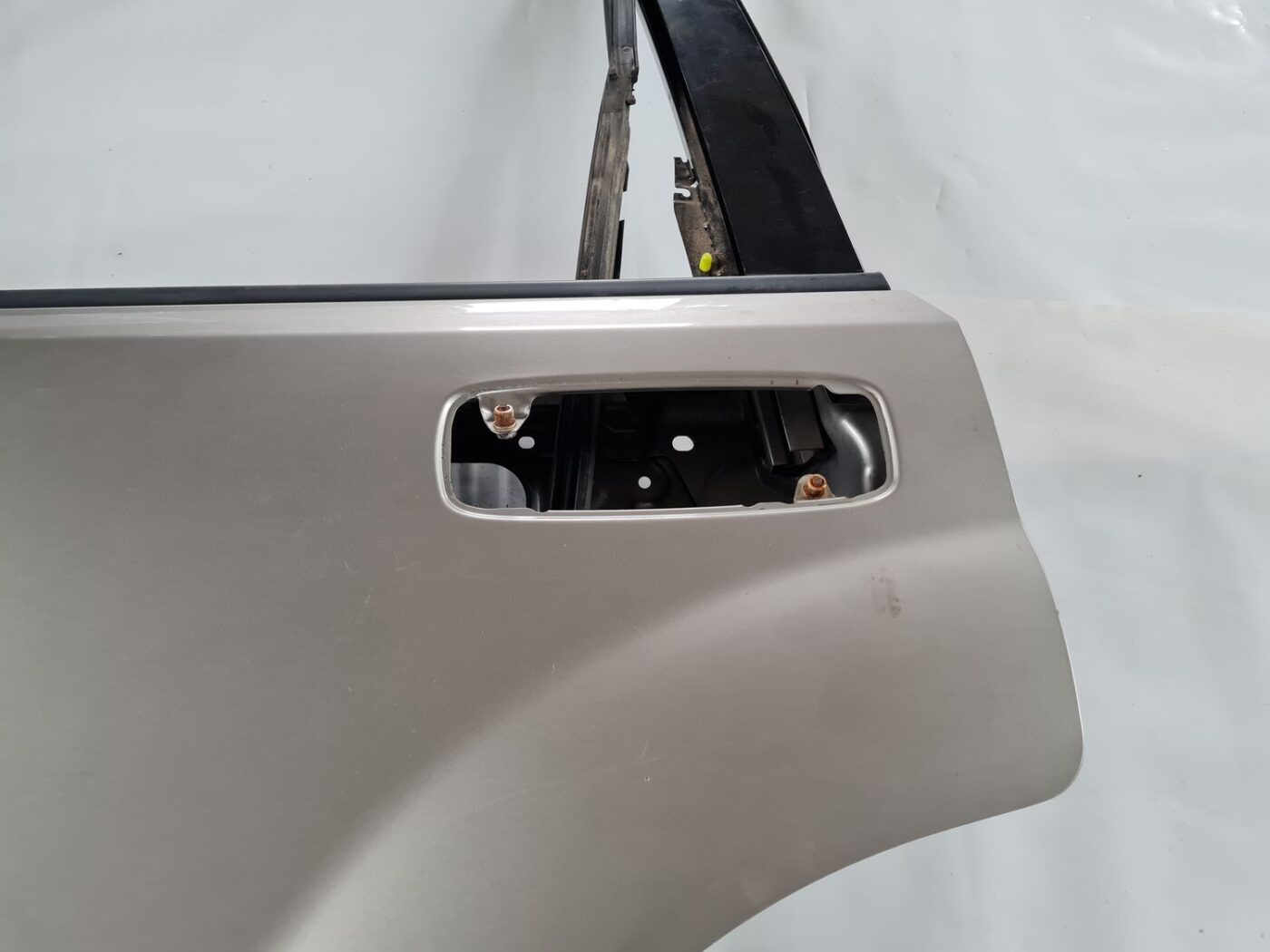 Aizmugurējās kreisās durvis priekš NISSAN X-TRAIL 2002