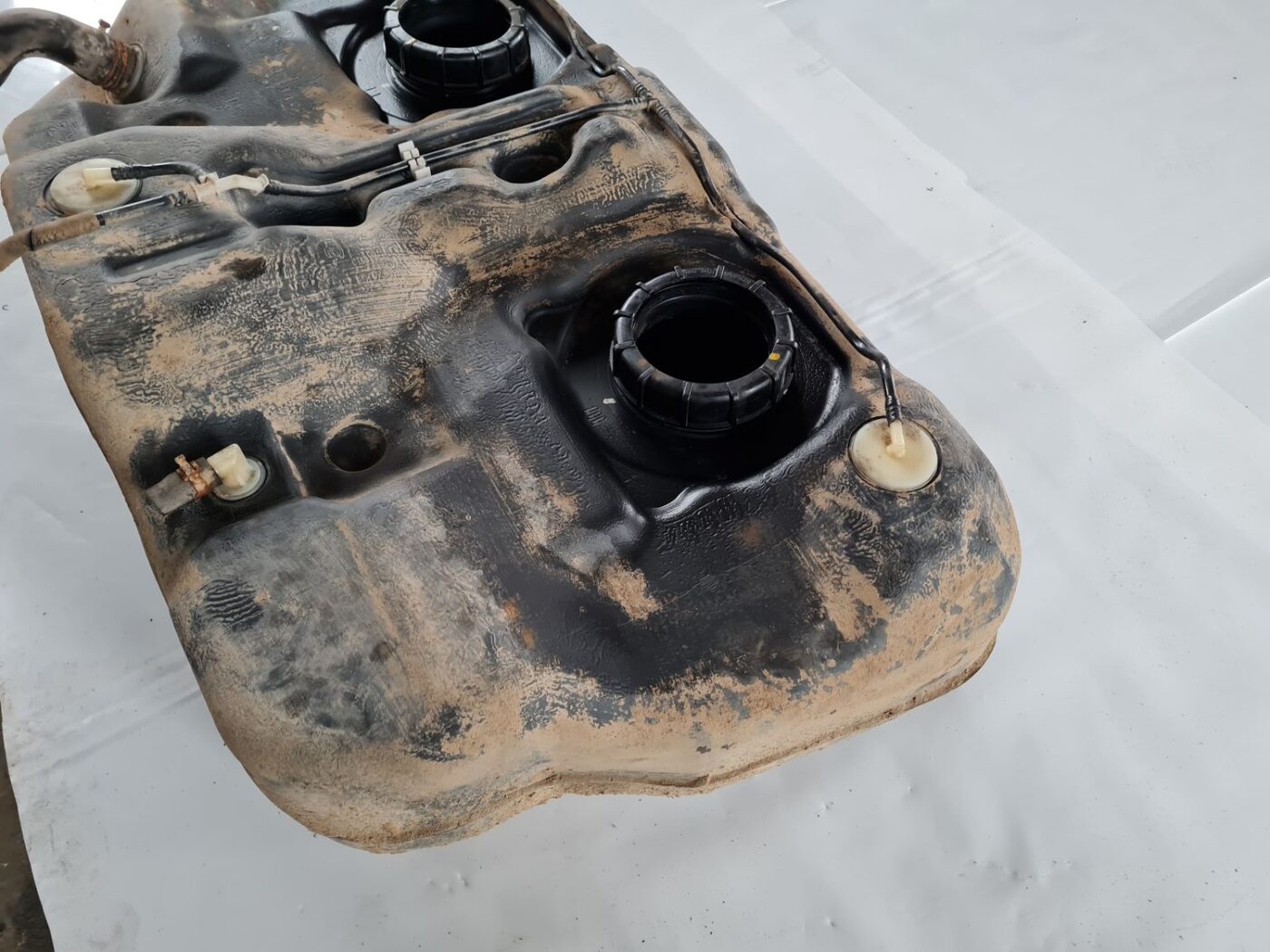 Degvielas tvertne priekš NISSAN X-TRAIL 2002 2 Degvielas tvertne priekš NISSAN X-TRAIL 2002