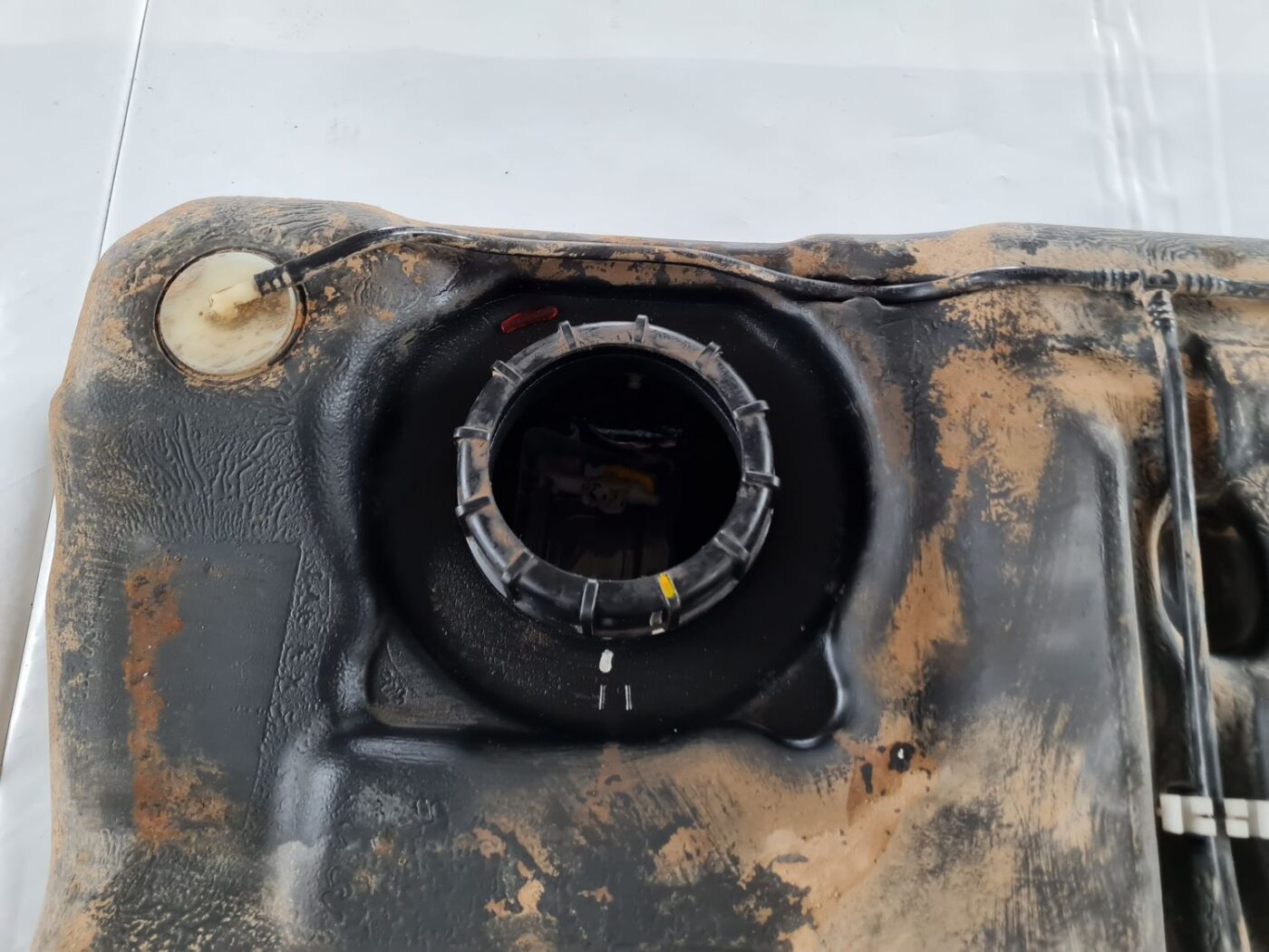 Degvielas tvertne priekš NISSAN X-TRAIL 2002 4 Degvielas tvertne priekš NISSAN X-TRAIL 2002