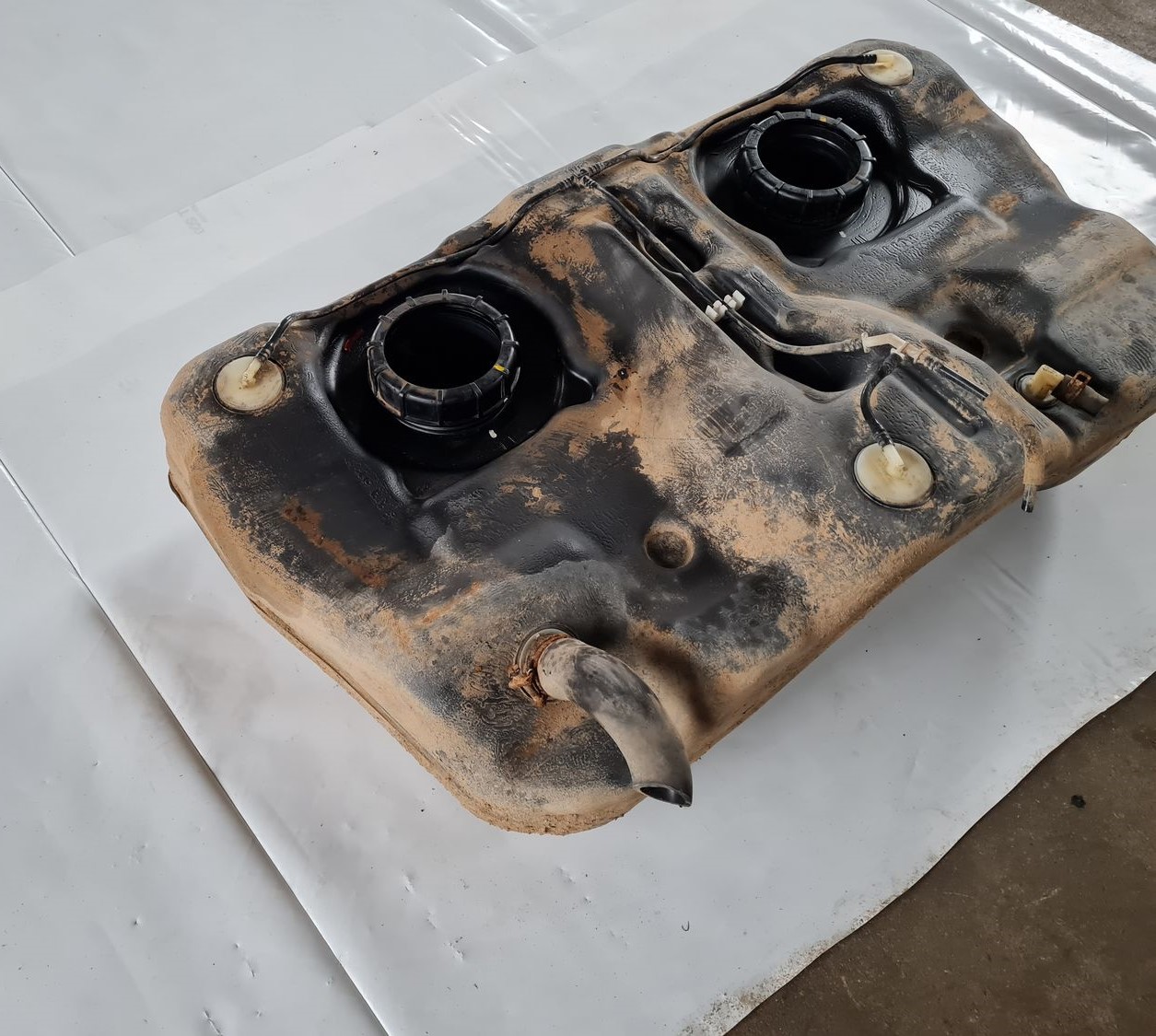 Degvielas tvertne priekš NISSAN X-TRAIL 2002 3 Degvielas tvertne priekš NISSAN X-TRAIL 2002