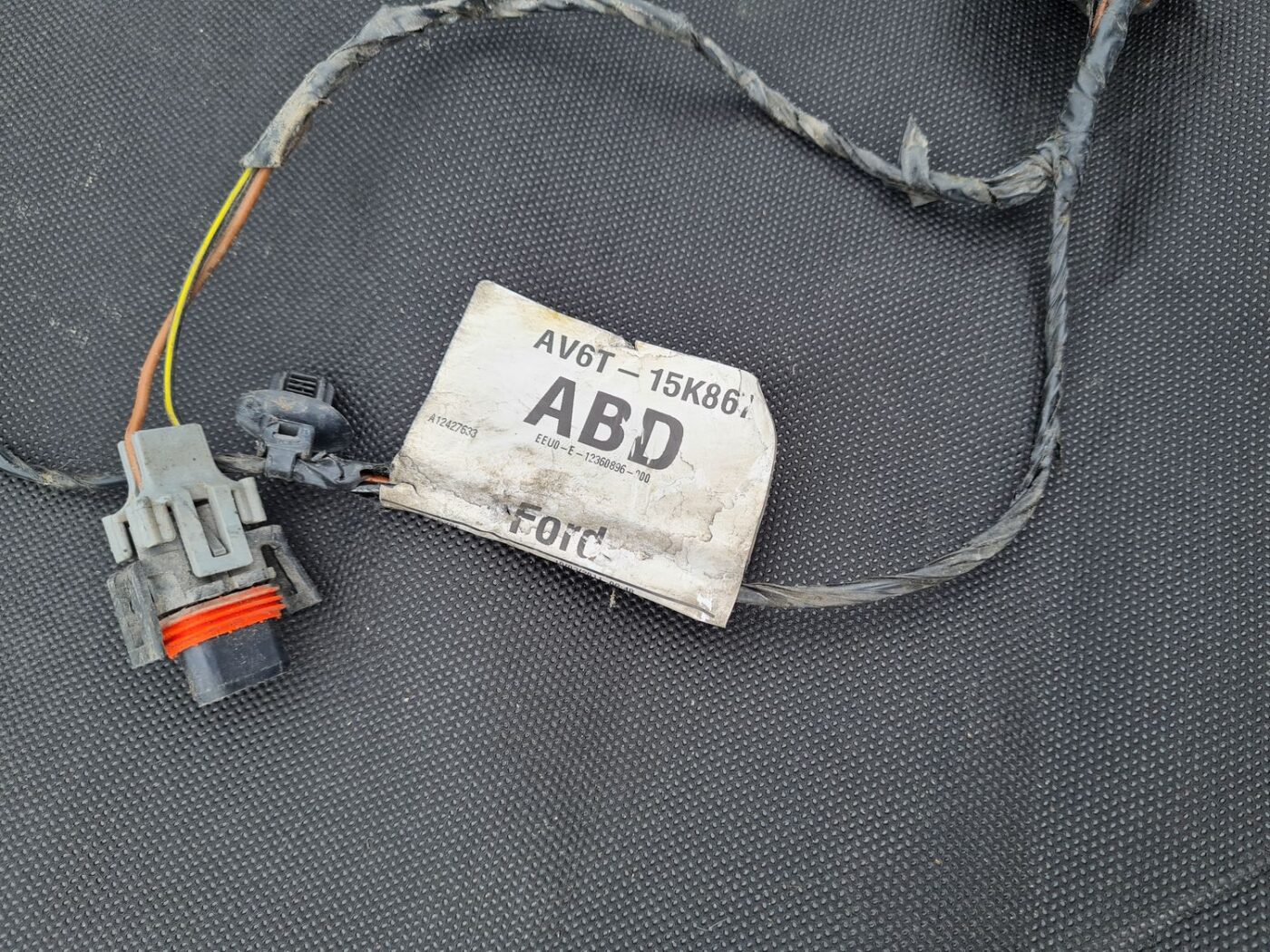 Priekšējo parkošanas devēju vads priekš FORD C-MAX 2011 4 Priekšējo parkošanas devēju vads priekš FORD C-MAX 2011