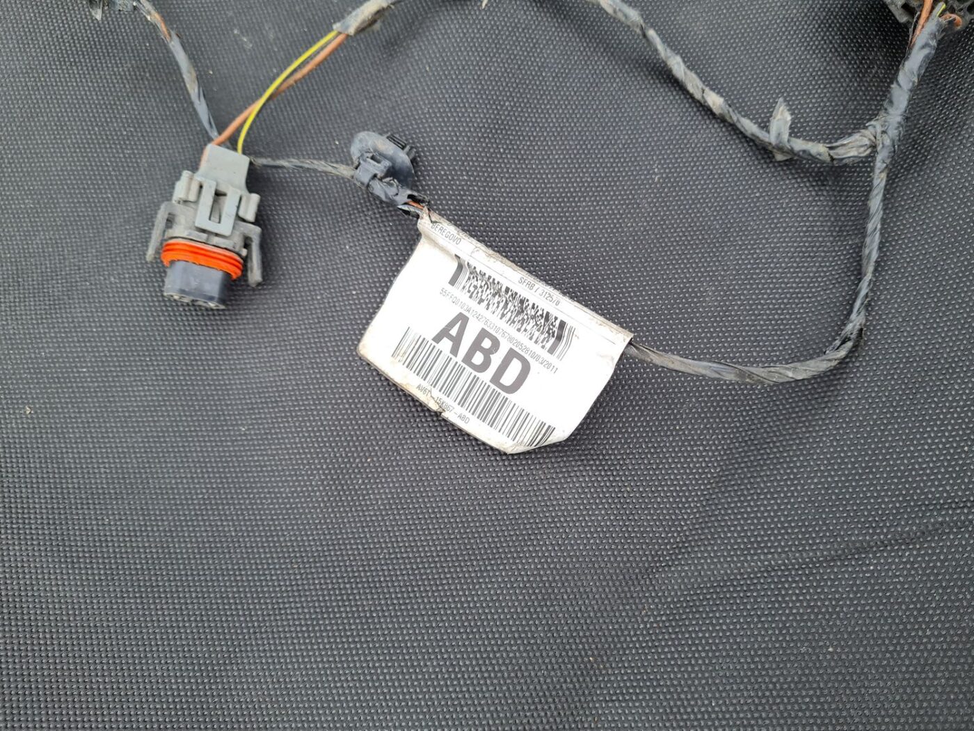 Priekšējo parkošanas devēju vads priekš FORD C-MAX 2011 3 Priekšējo parkošanas devēju vads priekš FORD C-MAX 2011