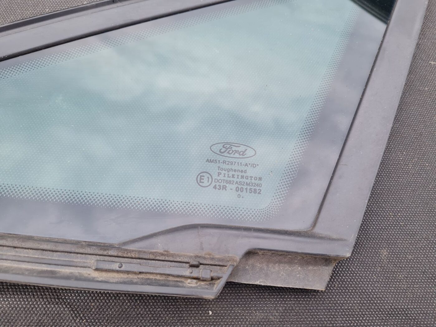 Priekšējais sānu stikls, pa kreisi priekš FORD C-MAX 2011