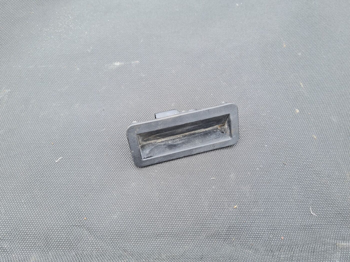 Bagažnieka vāka rokturis priekš FORD C-MAX 2011 1 Bagažnieka vāka rokturis priekš FORD C-MAX 2011