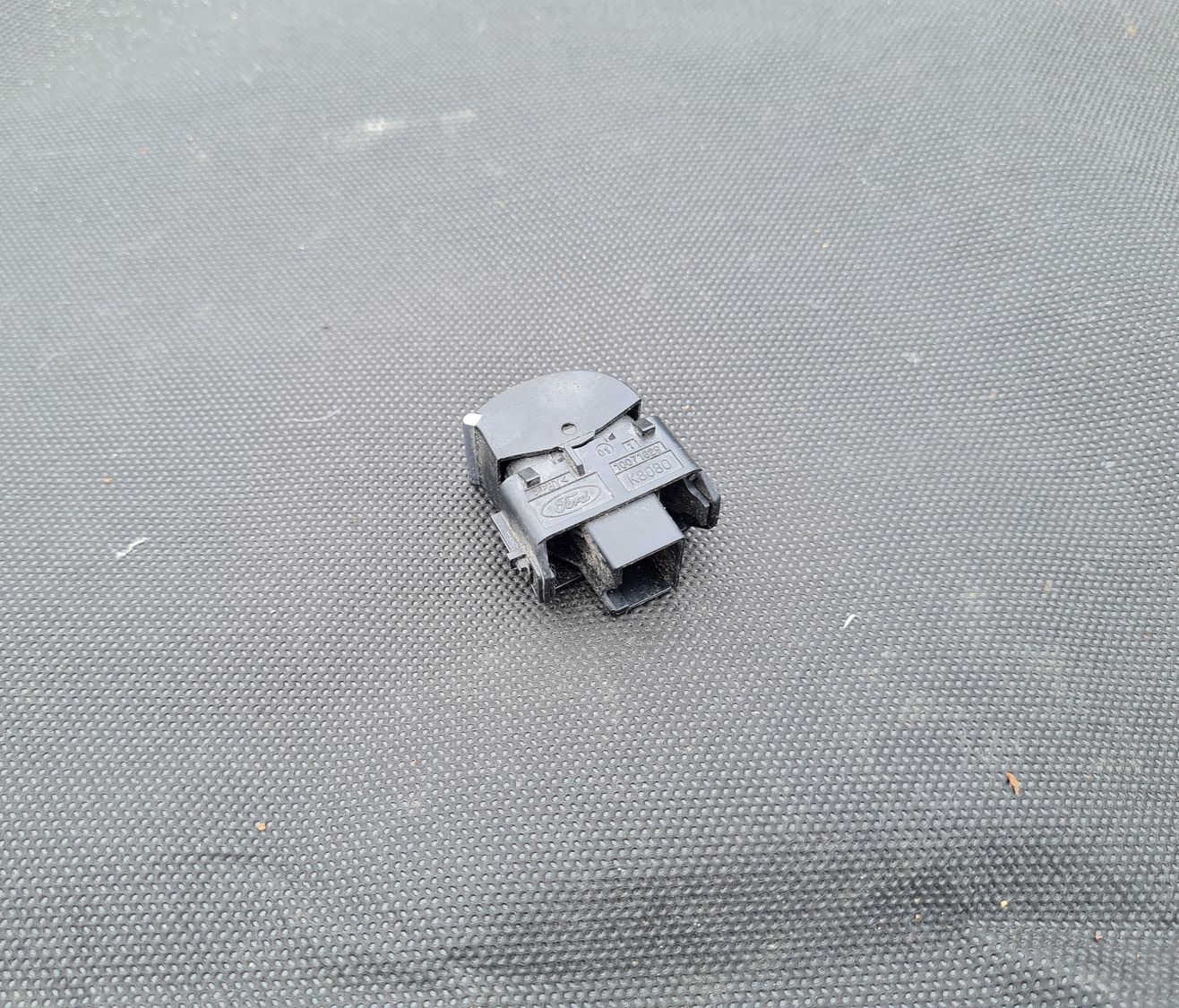 Stikla pacelšanas poga priekš FORD C-MAX 2011 2 Stikla pacelšanas poga priekš FORD C-MAX 2011