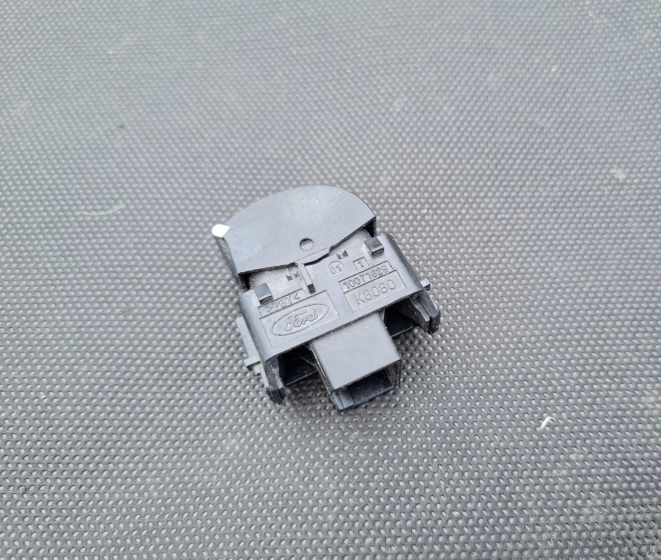 Stikla pacelšanas poga priekš FORD C-MAX 2011 4 Stikla pacelšanas poga priekš FORD C-MAX 2011