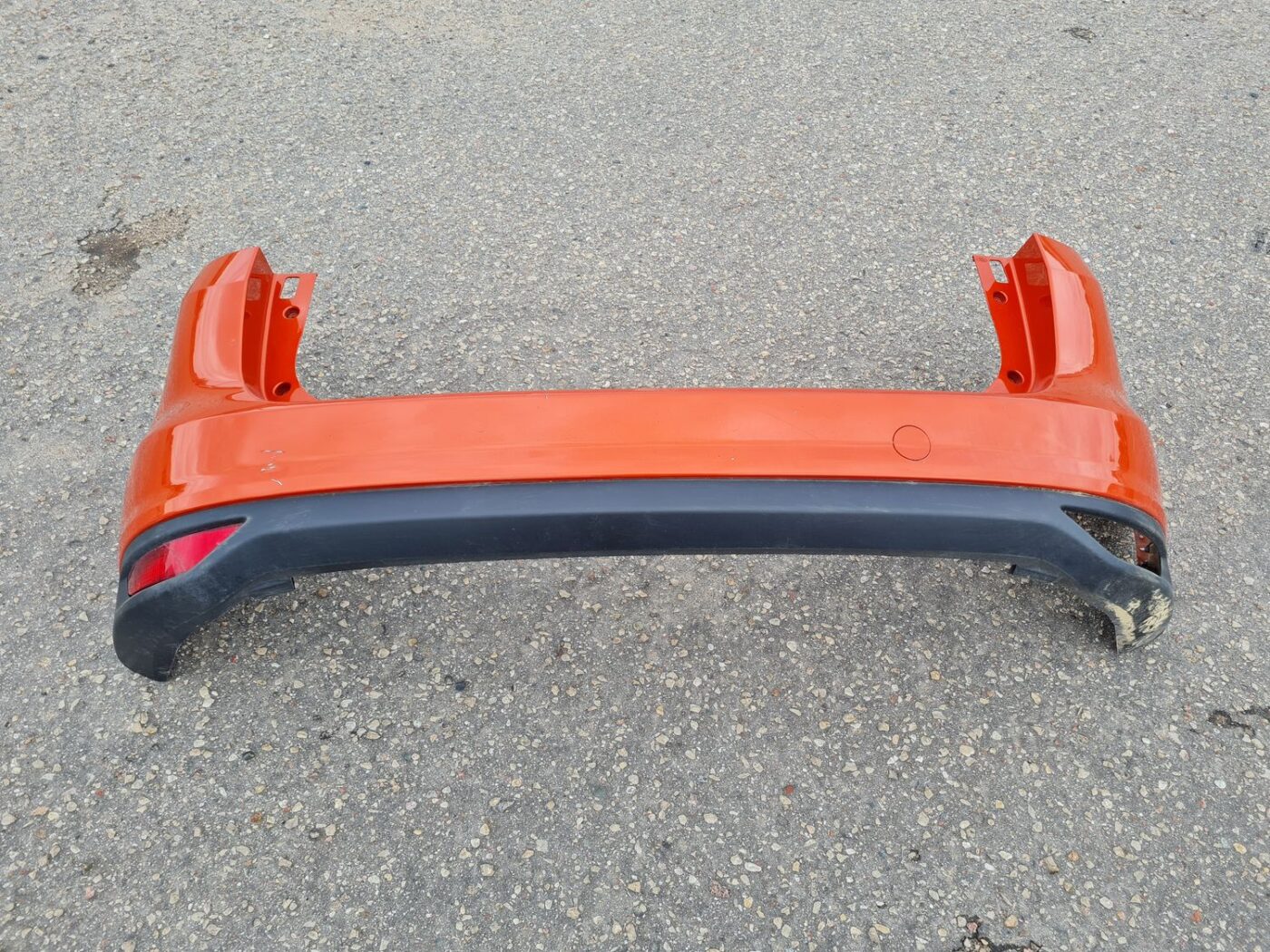 Aizmugures buferis priekš FORD C-MAX 2011 1 Aizmugures buferis priekš FORD C-MAX 2011