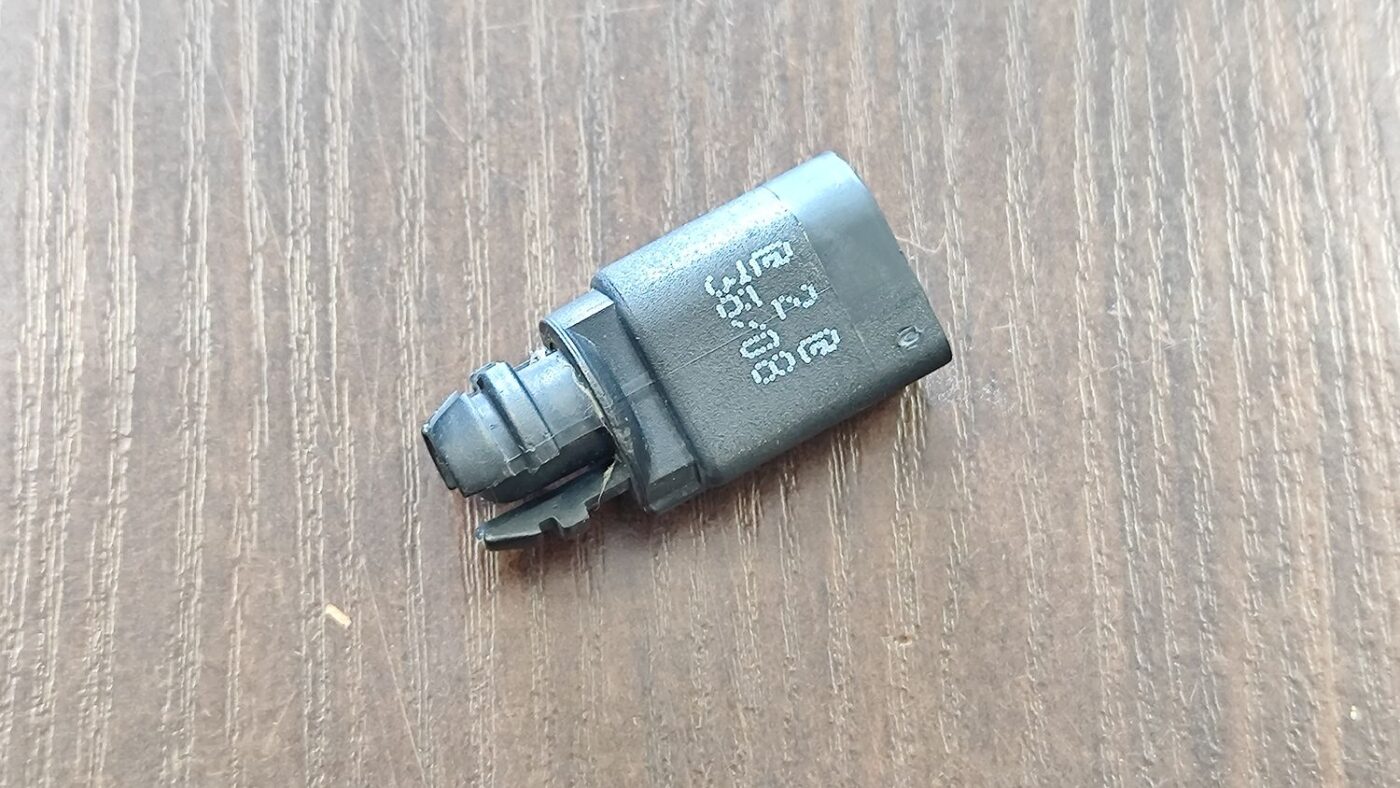 Temperatūras devejs priekš VW PASSAT B6 2008 ANGL.