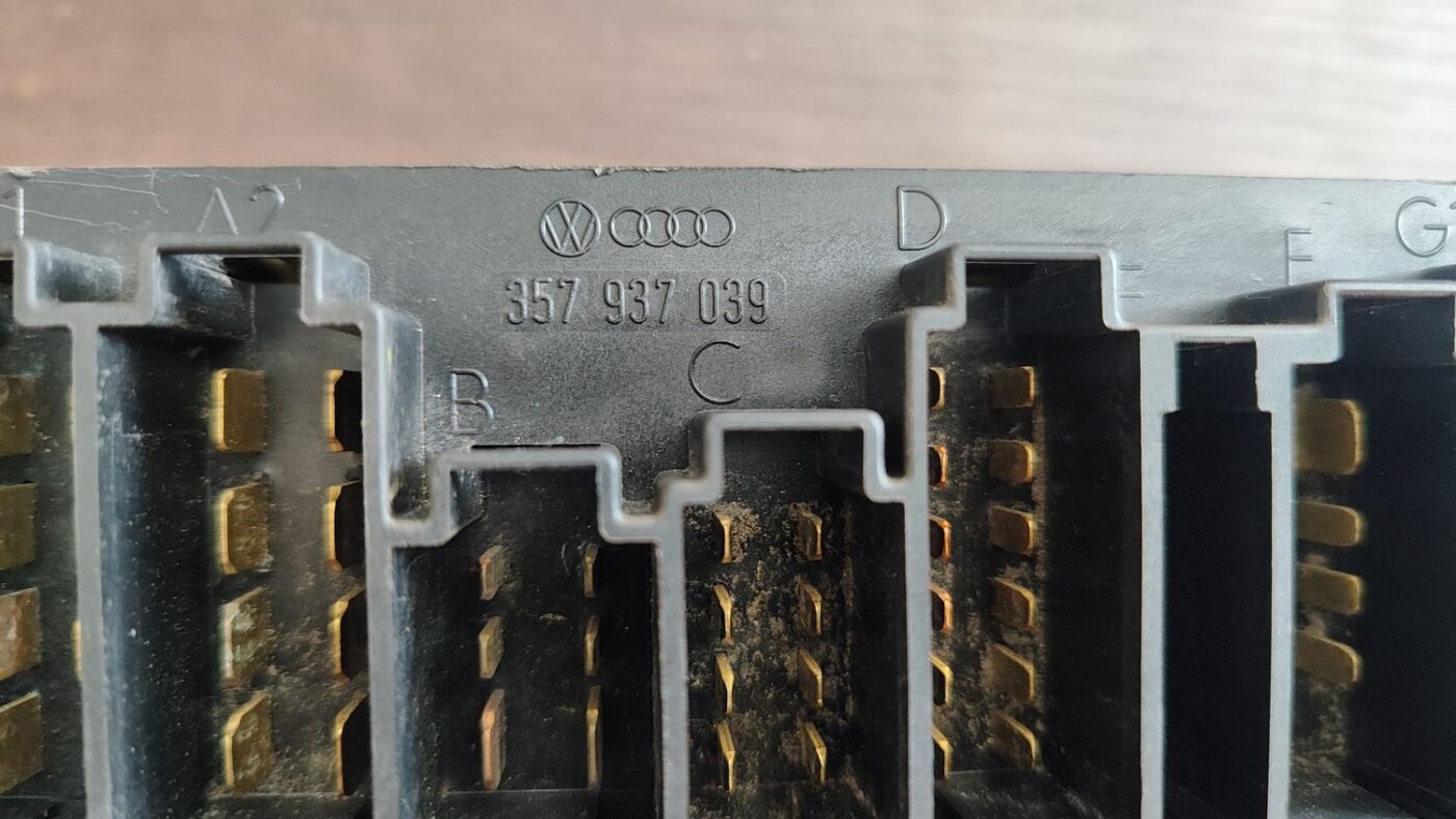 Drošinātāju bloks priekš FORD GALAXY 2005 6 Drošinātāju bloks priekš FORD GALAXY 2005