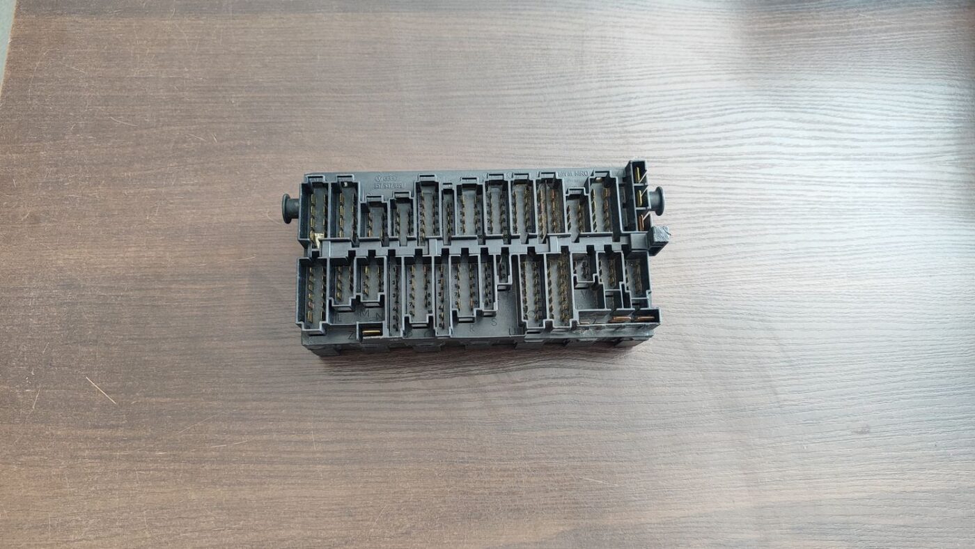 Drošinātāju bloks priekš FORD GALAXY 2005 1 Drošinātāju bloks priekš FORD GALAXY 2005