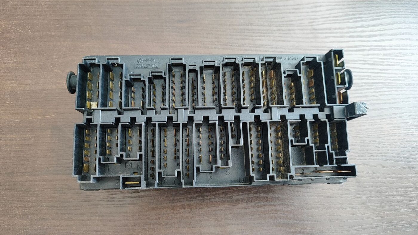 Drošinātāju bloks priekš FORD GALAXY 2005 2 Drošinātāju bloks priekš FORD GALAXY 2005